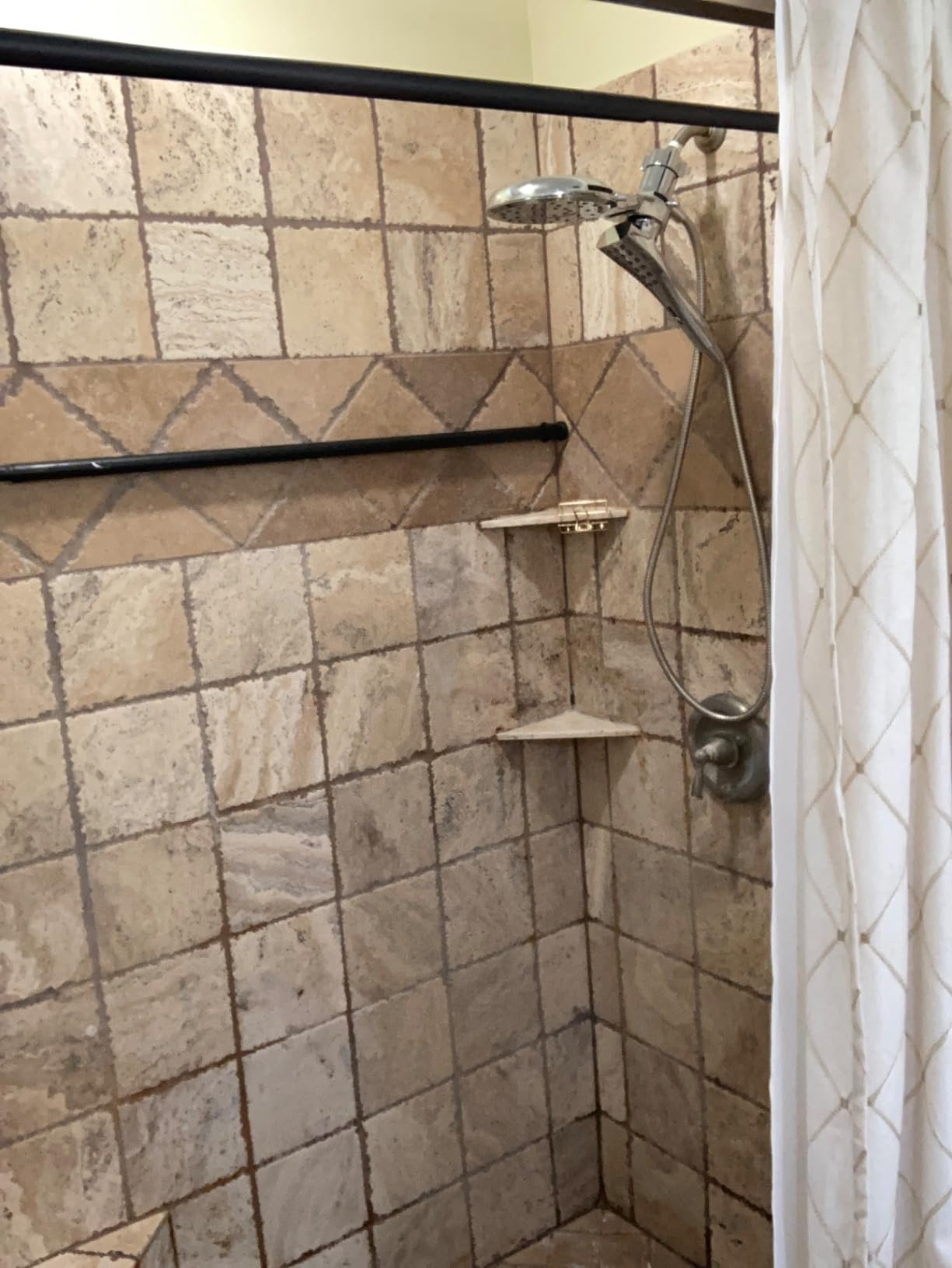 Moen Verso Chrome Round Rain Shower Head and Detachable Handshower Combination with Magnetix Docking System and 60-inch Metal Hose, 220C2 customer photo 1