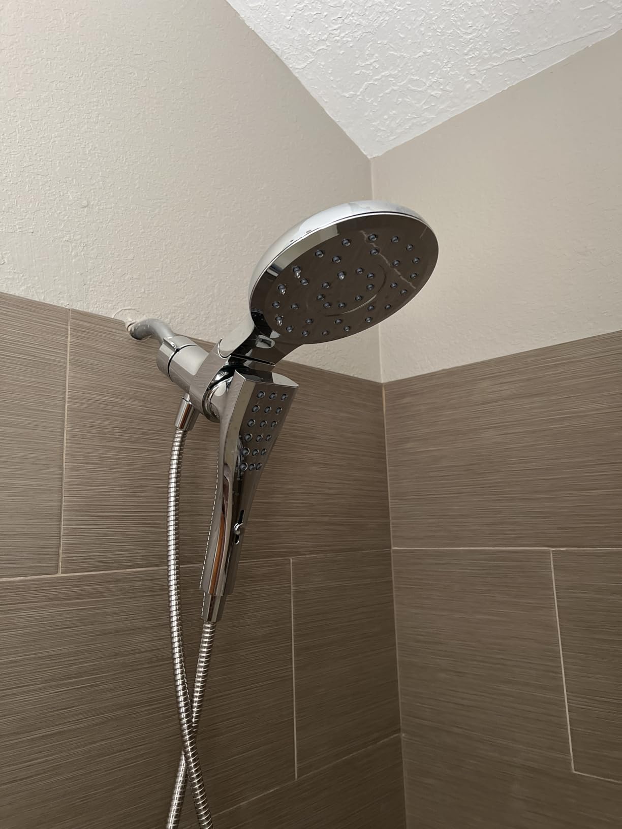 Moen Verso Chrome Round Rain Shower Head and Detachable Handshower Combination with Magnetix Docking System and 60-inch Metal Hose, 220C2 customer photo 2