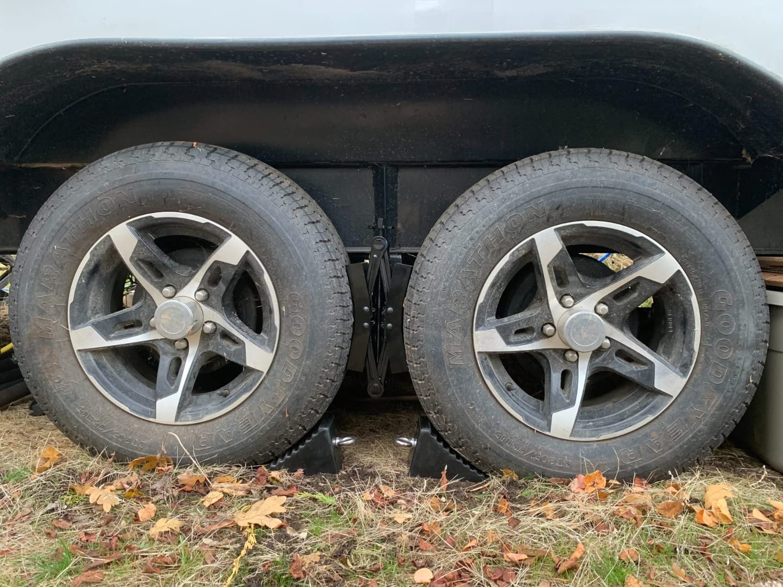 Camper Wheel Chock Stabilizer 2 Sets, Heavy Duty X-Shaped Stabilizer | Upgraded Side Grain Wheel Chock for RV Travel Trailer Accessories Anti-Move Anti Rust Coating Tire Chalks customer photo 1