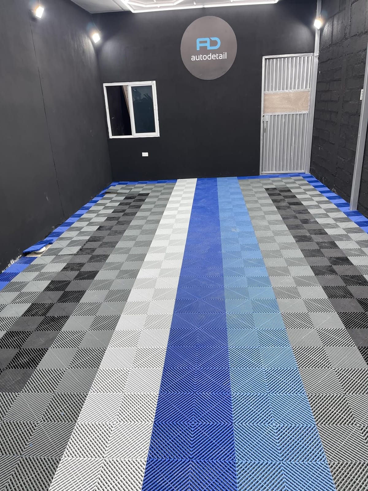 Swisstrax Ribtrax PRO Interlocking Garage Floor Tiles, 15.75 x 15.75-Inch, Jet Black, 24 Piece Set customer photo 1