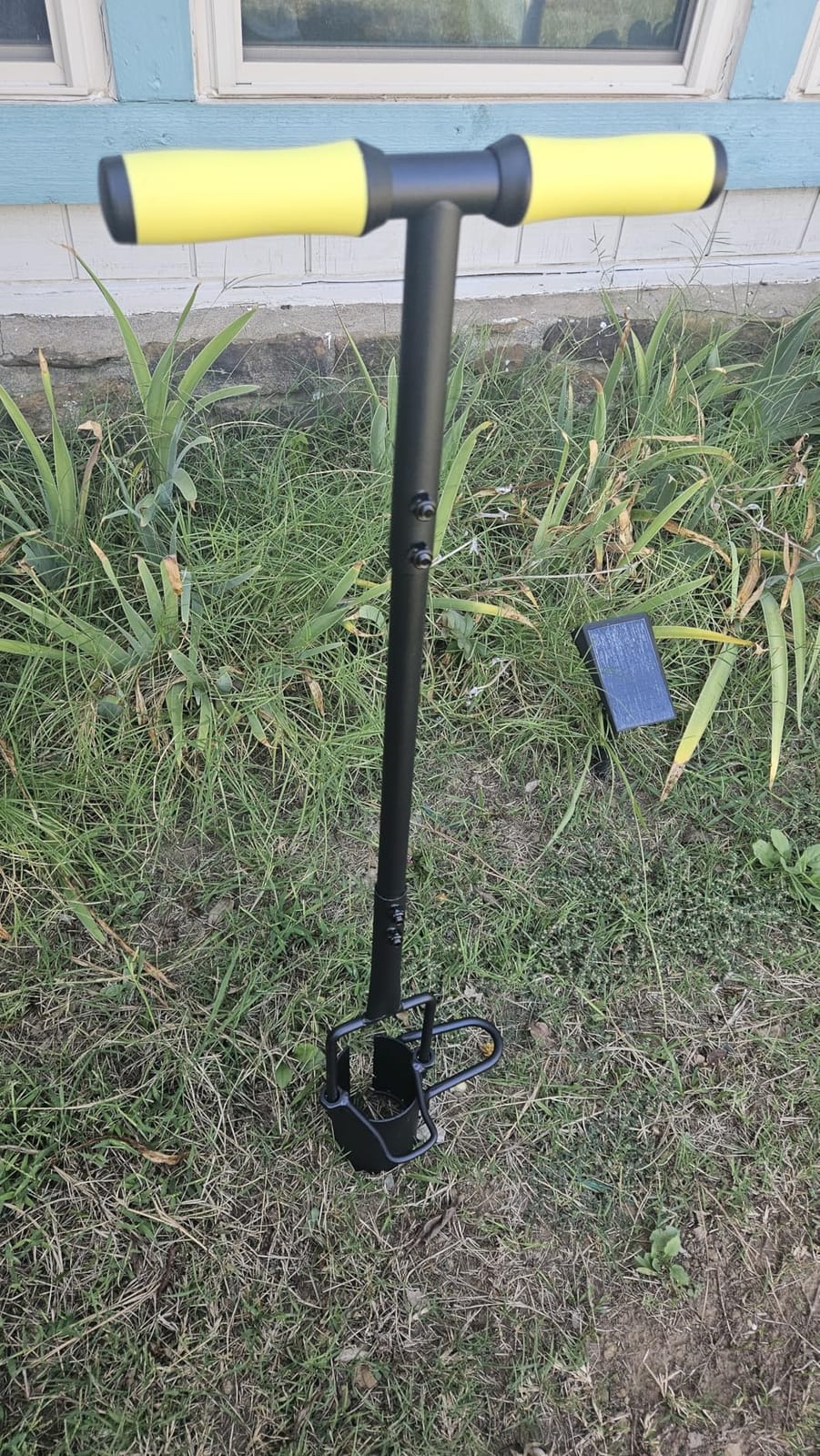 Long Handle Bulb Planter Tool, Tulip Plant Hole Digger, Sod Plugger | Long-Handled Bulb Planting Tool 37'', with Serrated Base & Soft Grip, Round Grass Plug Tool for Iris, Daffodils, Flower customer photo 2