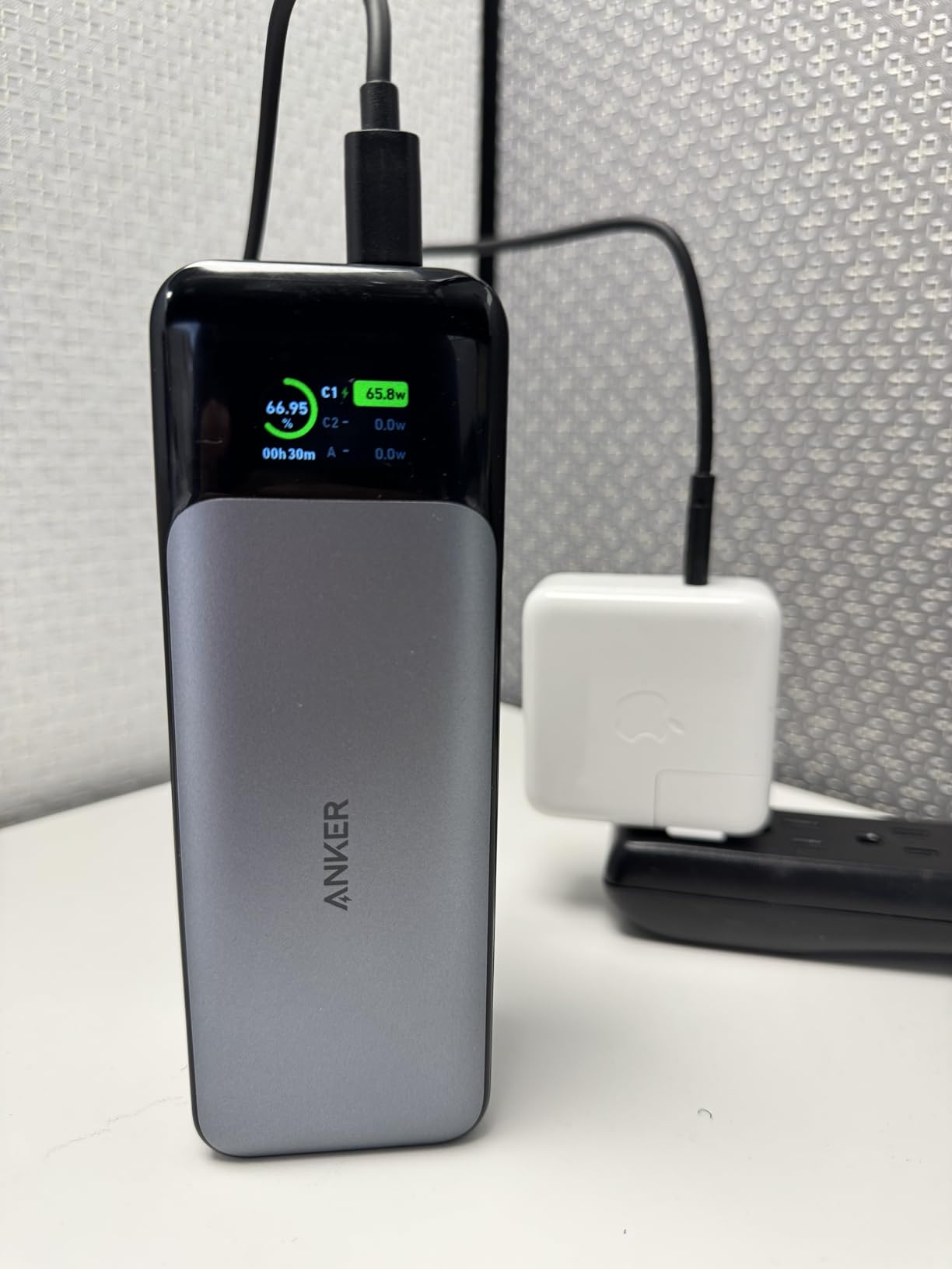 MOMAX 70W GaN Universal Travel Adapter, All-in-One Travel Charging | UK/EU/US/AU/JP Compatible Travel Essential, 3 USB-C PD Ports & 2 USB-A Ports for Laptop, Phone & More customer photo 1