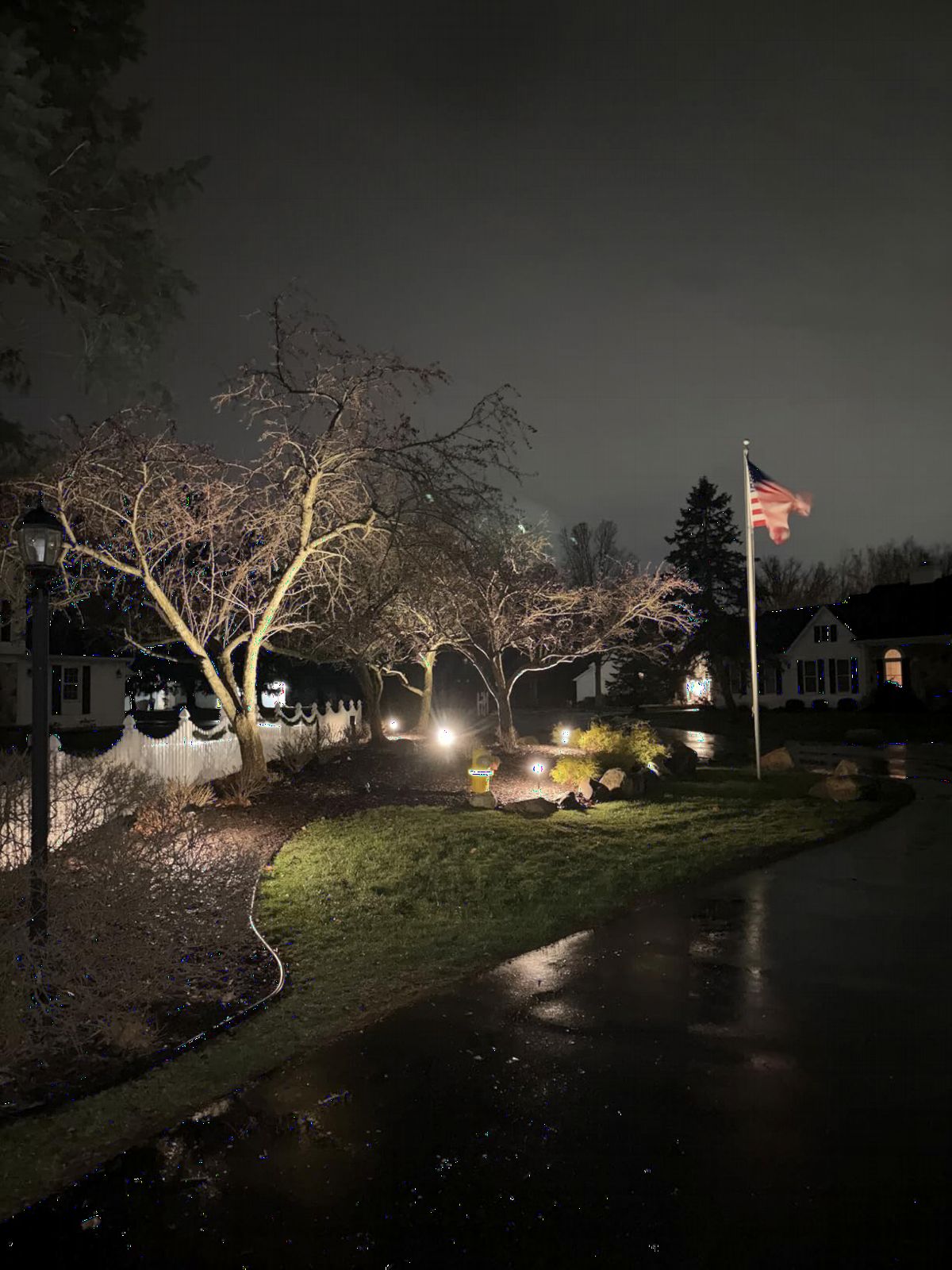 SUNVIE LED Low Voltage Landscape Lighting Kit with Transformer, 10 PCS customer photo 1