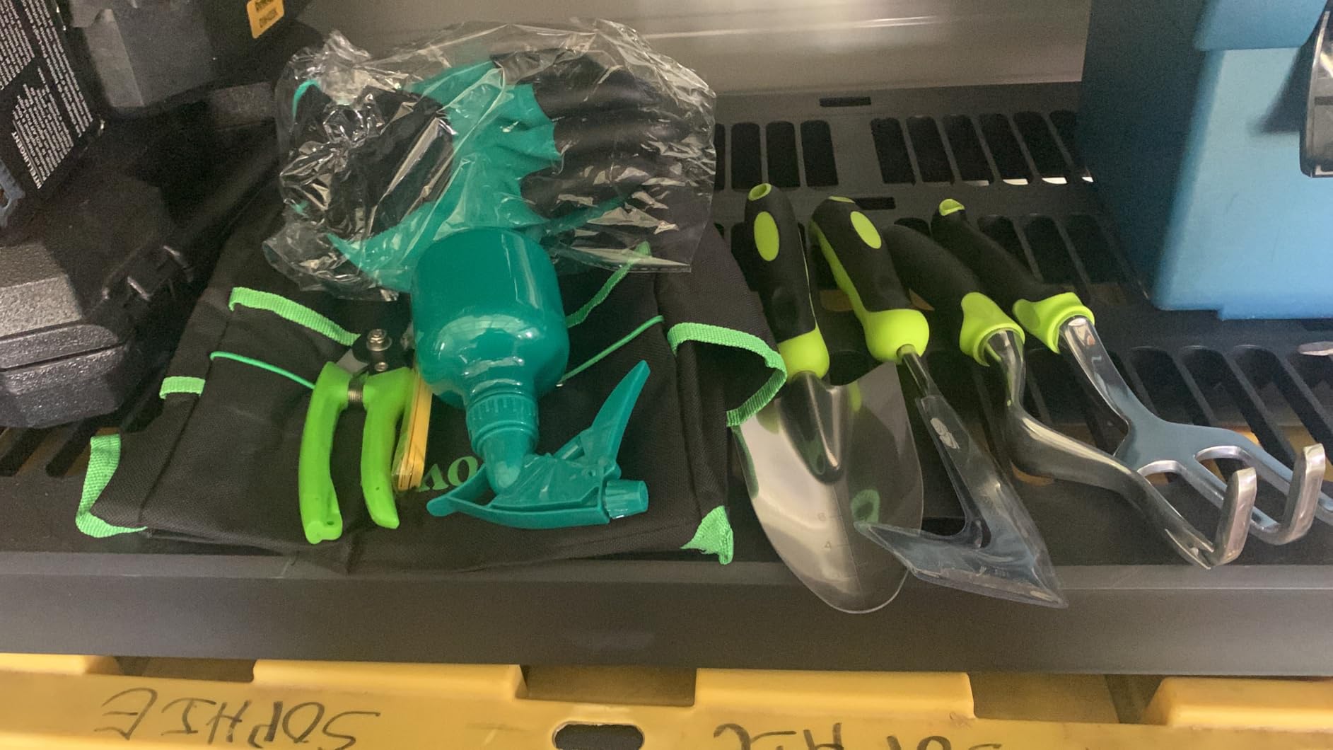 Heavy Duty Gardening Tools - Gardening Gifts for Women, Men, Mom, Dad - Durable, Ergonomic Garden Tools Set (Green) customer photo 1