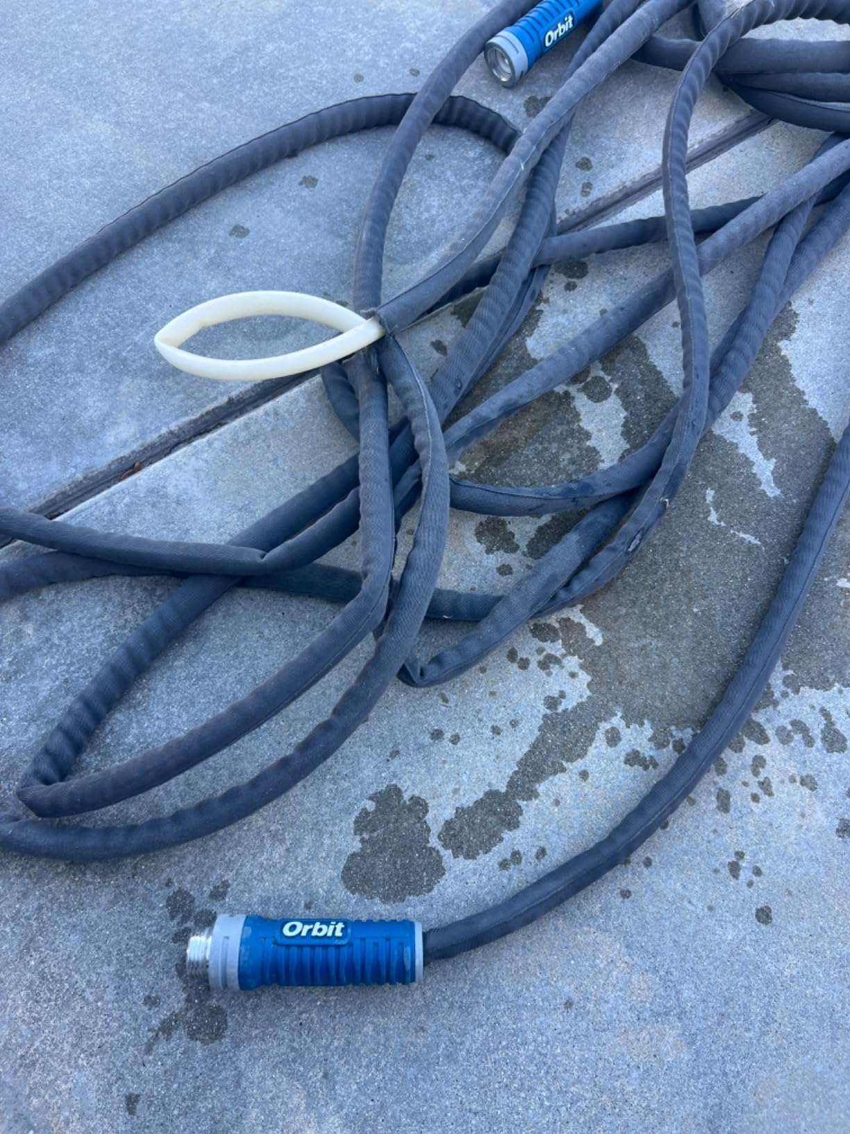 Orbit ExoJacket Fabric Garden Hose - 100 ft x 5/8 in - Heavy-Duty Fabric - Durable ExoJacket Construction - Antikink Technology for Constant Water Flow - Lightweight Professional-Grade Hose - 33180 customer photo 1