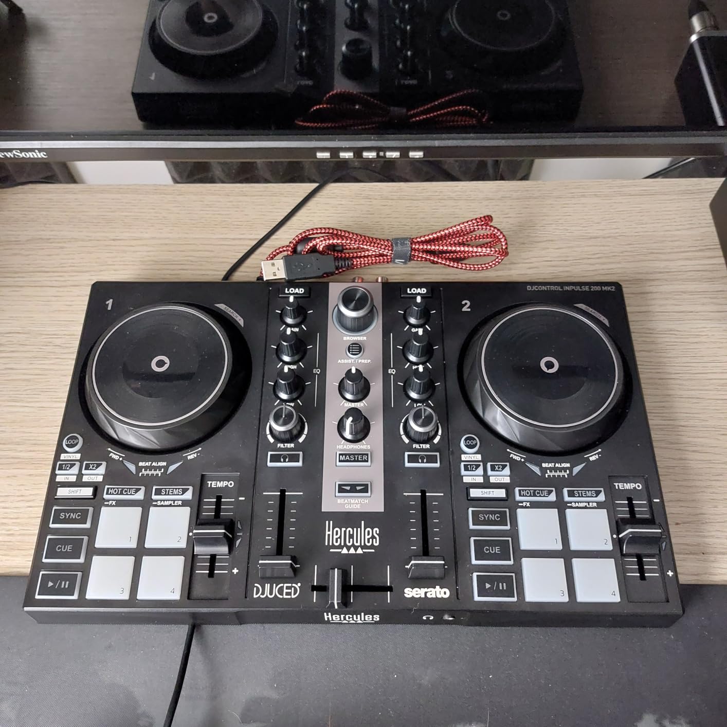 Hercules DJControl Inpulse 200 MK2 - Ideal DJ Controller for Learning to Mix - Software and Tutorials Included, Black customer photo 1