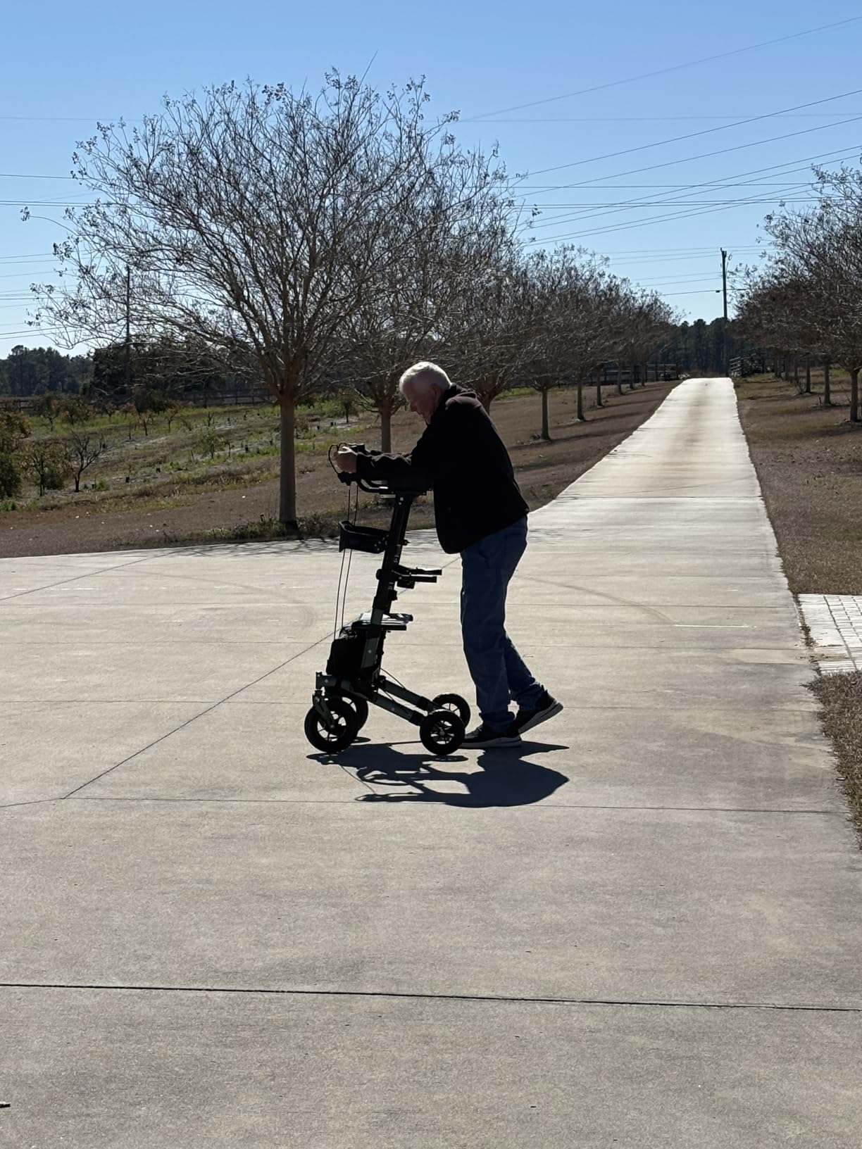 Helavo All Terrain Upright Walker with Flat-Free Solid Rubber Tires - Outdoor Stand Up Walker for Seniors - Tall Standing Rollator with Seat customer photo 1