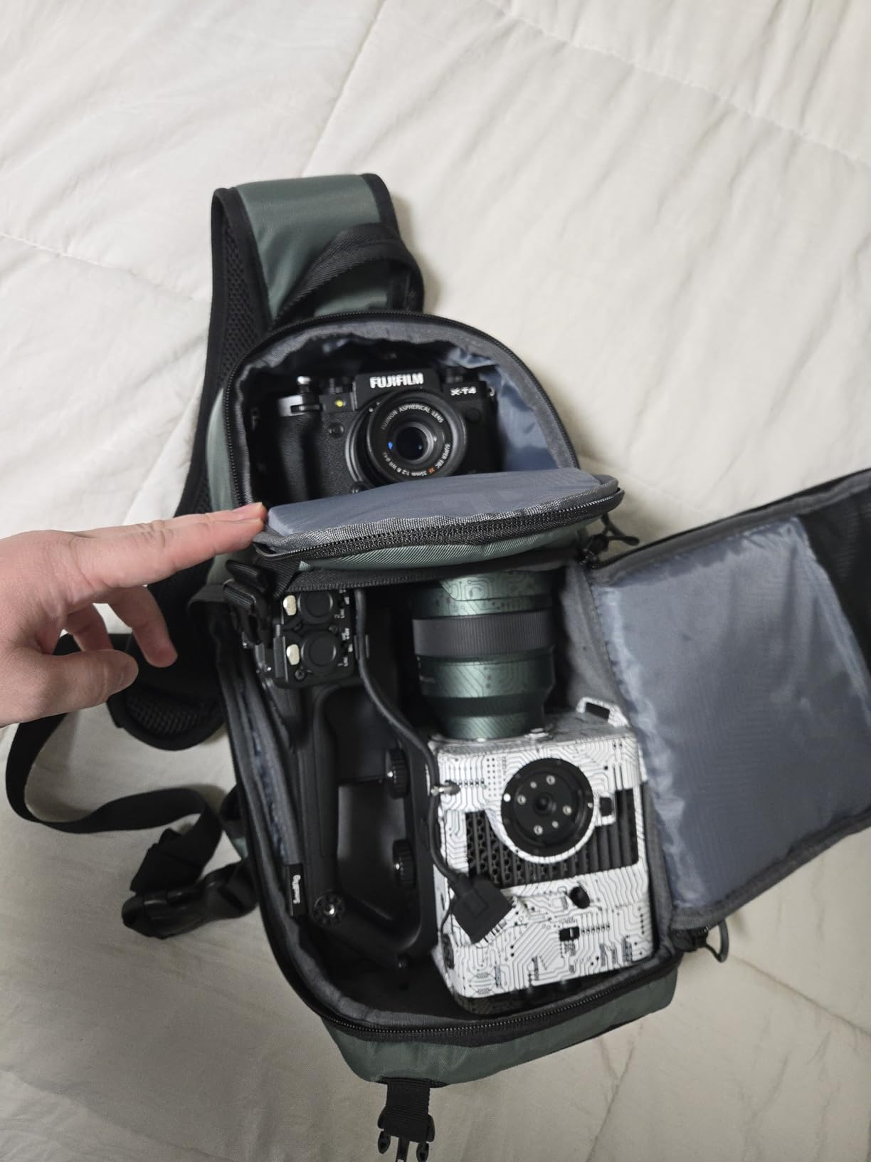 K&F CONCEPT Camera Sling Bag, Compact Crossbody Backpack, 10L | Fits Mirrorless & Small DSLR. Water-Repellent Twill Fabric. 5 Removable Dividers. Adjustable Strap 20.5-39.8 in. BS11 customer photo 2