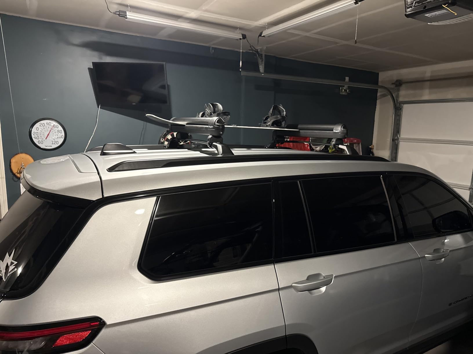 BougeRV Lockable Ski & Snowboard Racks, Extension with Sliding Feature, 28'' Fits 6 Pairs Skis or 4 Snowboards customer photo 2