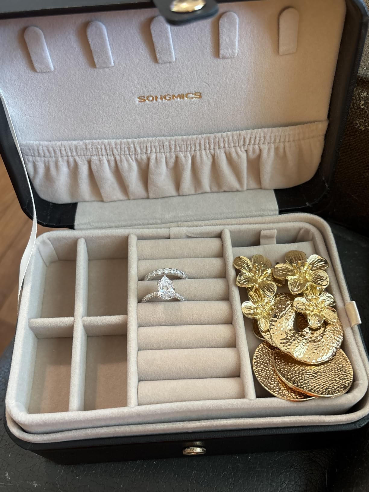 SONGMICS GISELLA Collection - Travel Jewelry Organizer, 2-Layer Jewelry Case Holder with Shiny Metal Hardware, Portable, Premium Velvet, for Earrings Necklaces, Cloud White UJBC166W01 customer photo 1