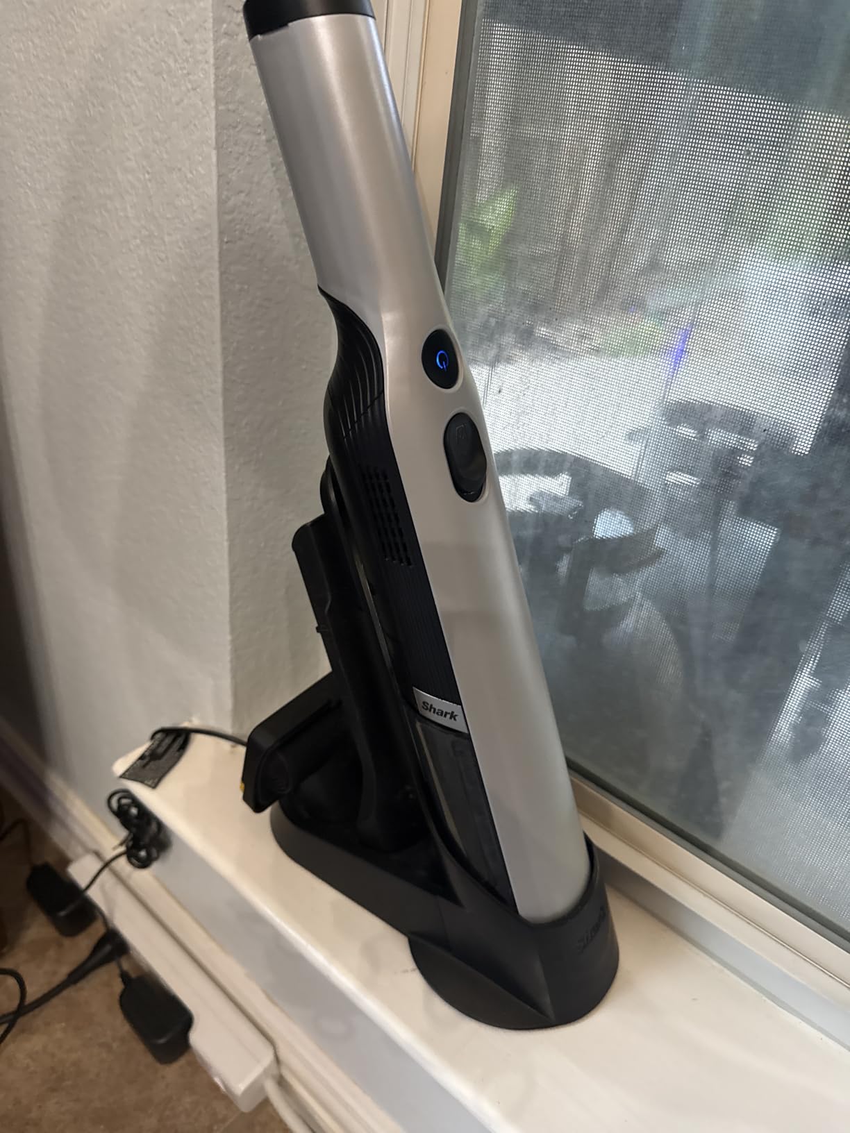 Shark WANDVAC Cordless Hand Vac, Lightweight, Versatile and Portable at 1.4 lbs., Powerful Suction for Pet Hair, Charging Dock, One-Touch Empty for Car & Home, Duster Crevice Tool, Black, WV201BK customer photo 1