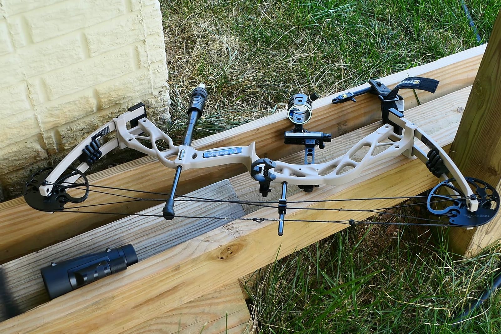 Sanlida Dragon X9 Ready to Hunt Compound Bow Package for Adults, Archery Hunting Bow Package with 12 Carbon Arrows, Adjustable up to 70 lbs, No Bow Press Needed, Limited Life-time Warranty, RH Only customer photo 2