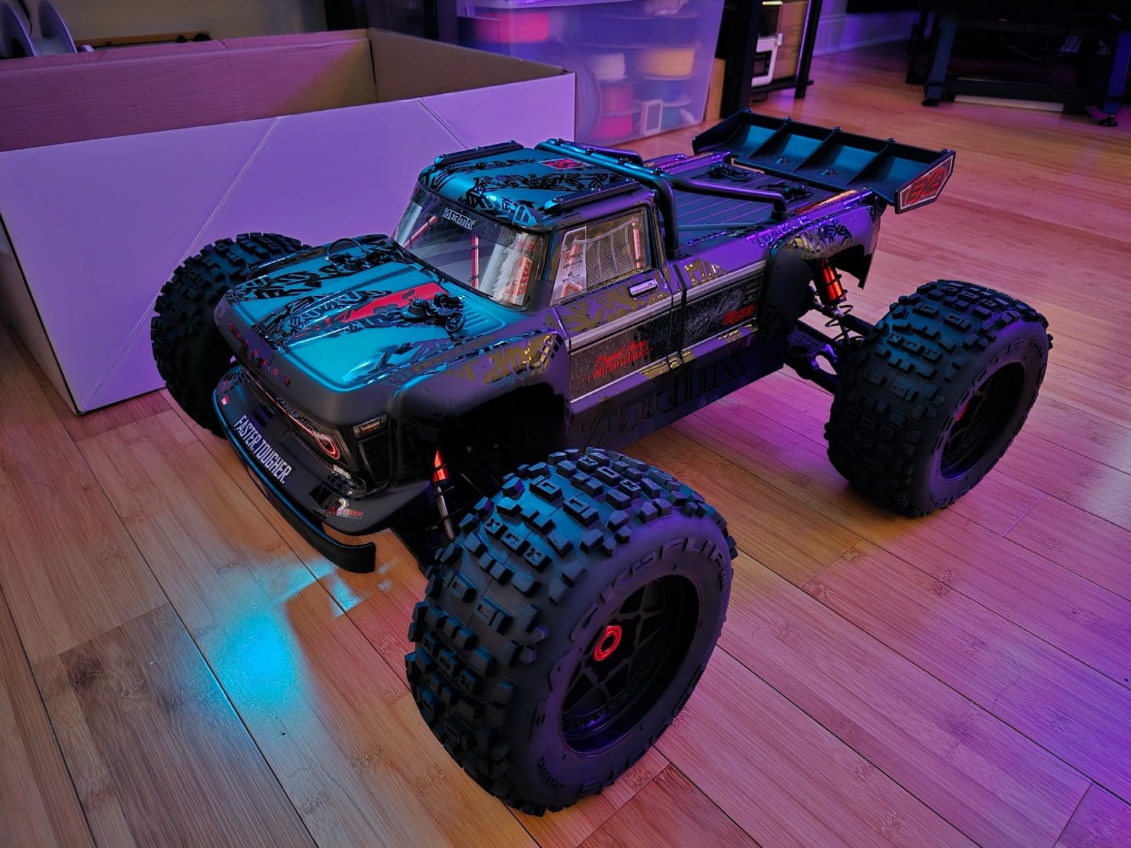 ARRMA RC Truck Outcast 4X4 8S BLX 1/5 Stunt Truck RTR, Battery and Charger Not Included, ARA5810V2T1 customer photo 2