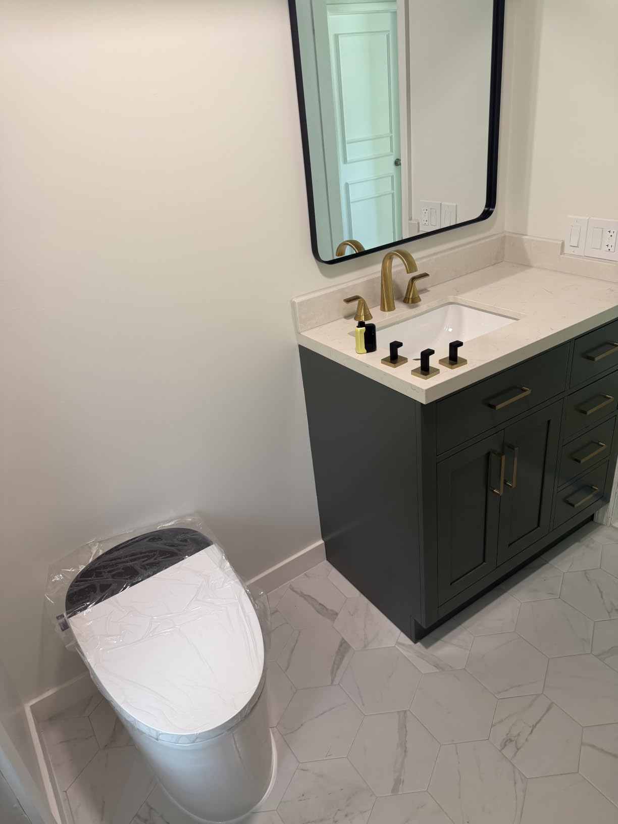 CANEST Smart Toilet with Bidet Built in, ADA Comfort Height, Intelligent Temp Control, Foot Sensor Operation, Warm Water, Heated Seat, Air Dryer, Digital Display (TC-100GE) customer photo 1