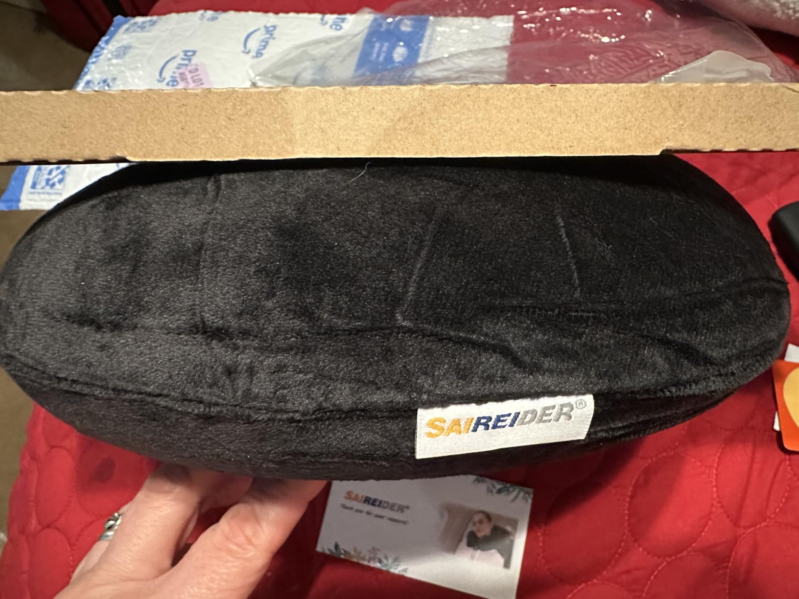 SAIREIDER Travel Pillow 100% Pure Memory Foam Travel Neck Pillow, Airplane Pillow for Traveling, Car, Home, Office, Washable Cover (Black) customer photo 2