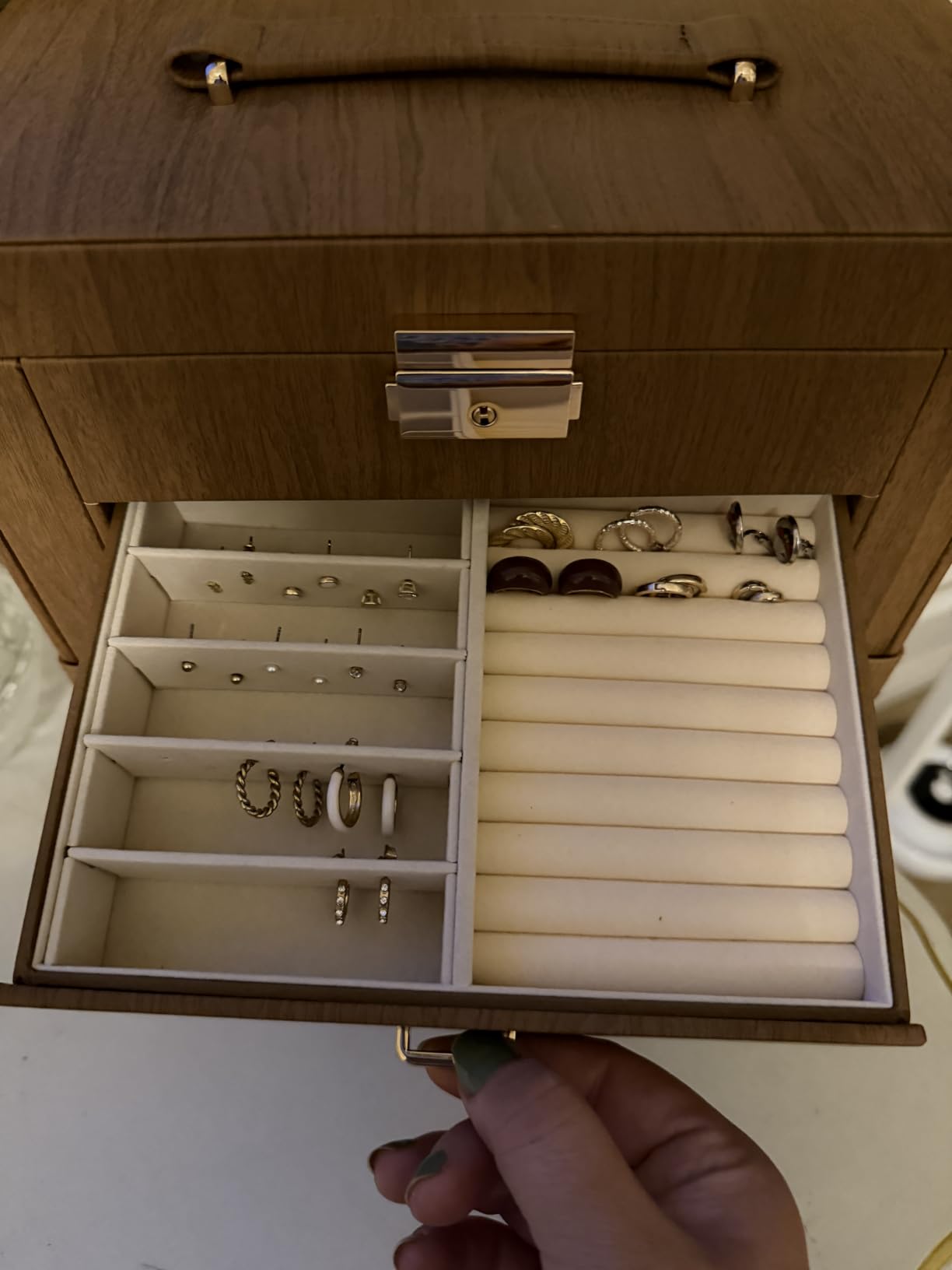 Homde Synthetic Leather Huge Jewelry Box Mirrored Watch Organizer Necklace Ring Earring Storage Lockable Gift Case (White + Gold) customer photo 1