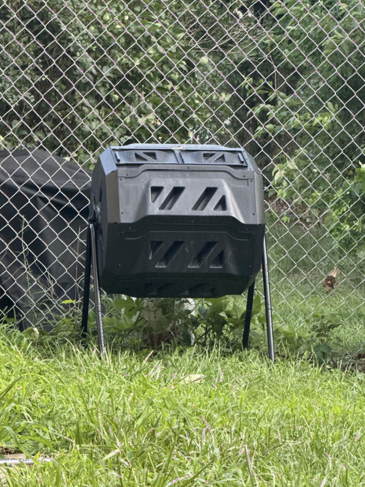 VEVOR Compost Bin, 43-Gal Dual Chamber Composting Tumbler, Large Tumbling Rotating Composter with 2 Sliding Doors and Steel Frame, BPA Free customer photo 1