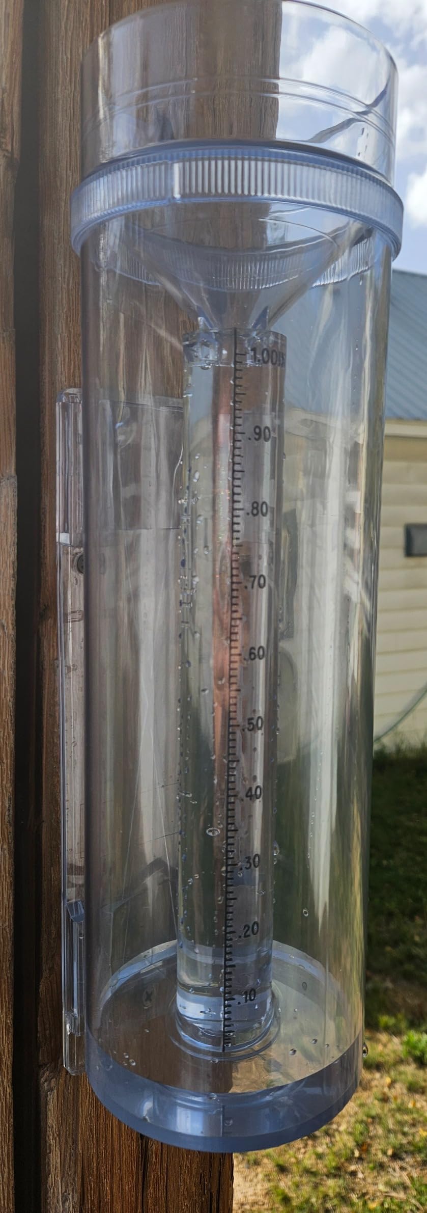 Holdly Precise Rain Gauge with Mounting Bracket, Outdoor Rain Gauge Accurate to 1/100th of an Inch, Made of UV and Heat Resistant Polycarbonate Material for All Weather Conditions customer photo 2
