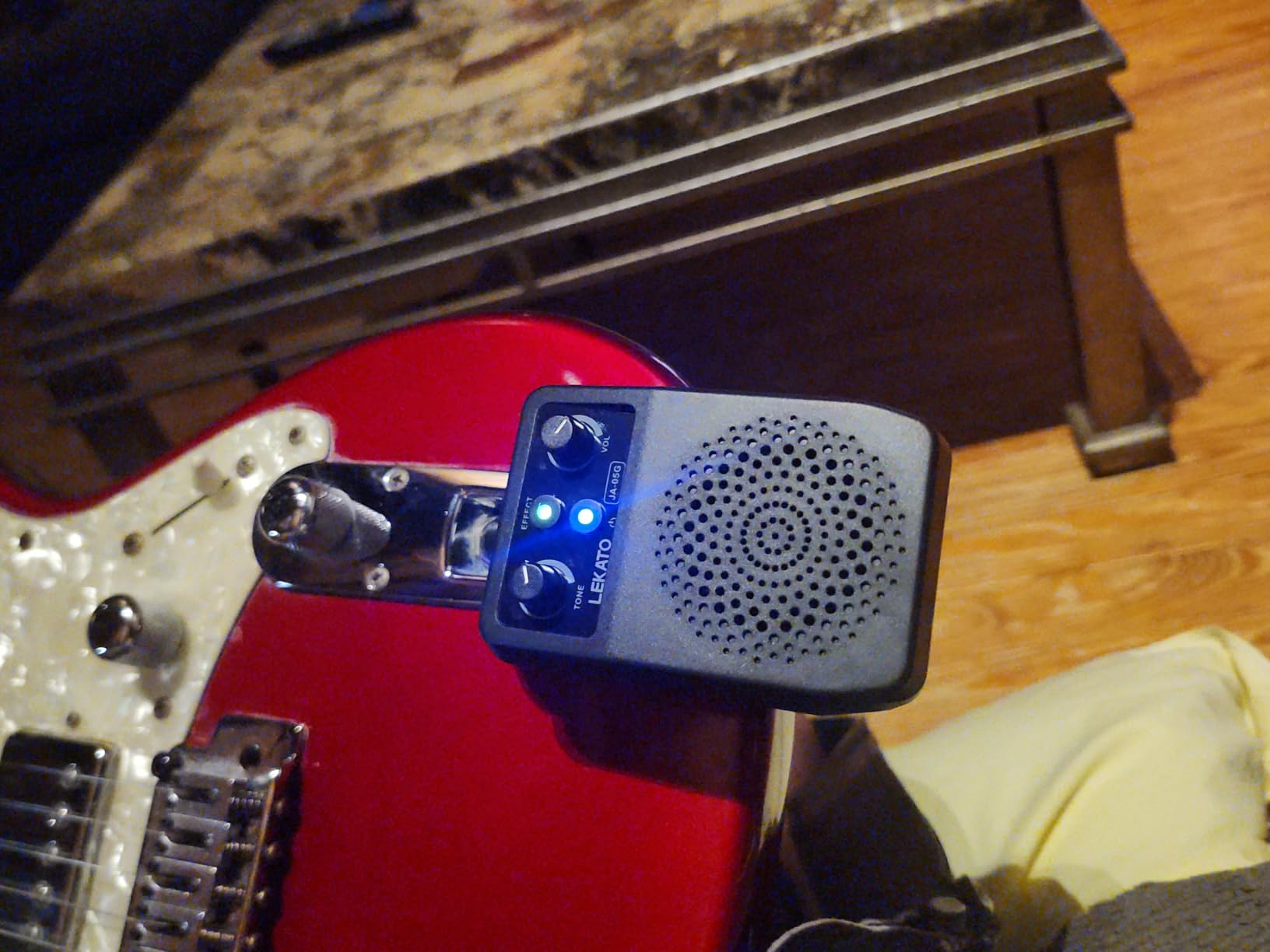 LEKATO Mini Electric Guitar Amp 5W, Portable Guitar Amp Bluetooth with Built-in 4 Effects (JA-05G) customer photo 1