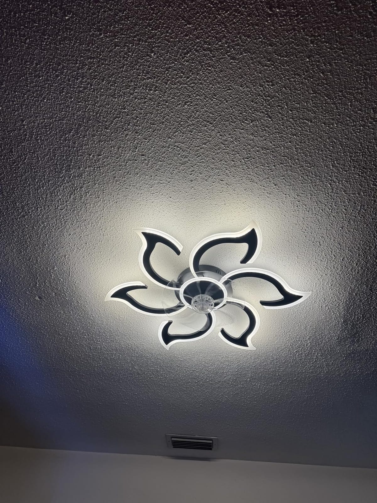 Flower Ceiling Fans with Lights and Remote, 33.5 Inch Modern Low Profile Flush Mount Ceiling Fan, Dimmable LED Ceiling Light Fixture, Small Ceiling Fans for Bedroom, Kitchen, Indoor-White customer photo 1