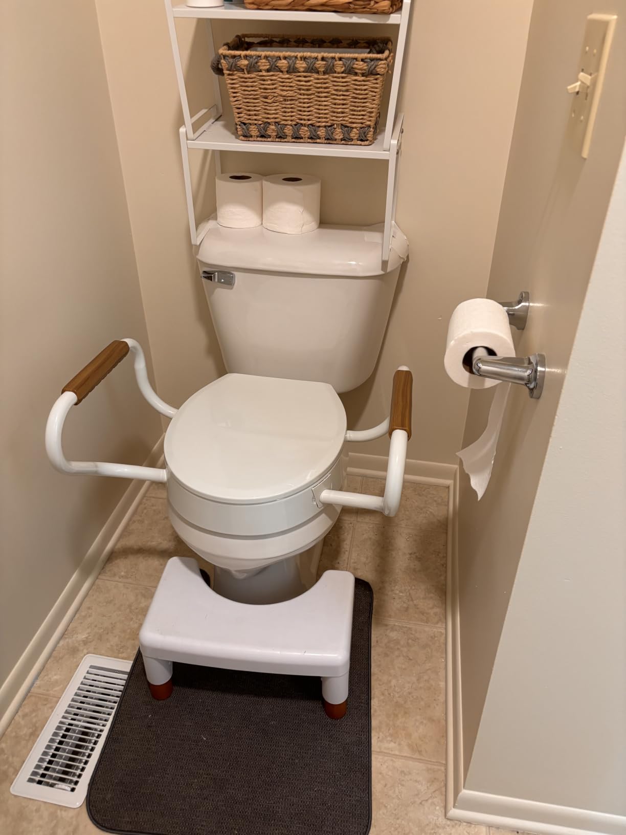 Lunderg Solva Raised Toilet Seat with Handles - Elongated - Easy to Install Toilet Seat Risers for Seniors - Adds 3 Inches & Works like the one you've always used - Elegant design - No Hospital Vibe customer photo 1