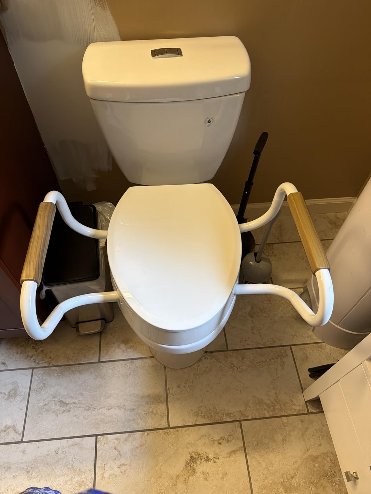 Lunderg Solva Raised Toilet Seat with Handles - Elongated - Easy to Install Toilet Seat Risers for Seniors - Adds 3 Inches & Works like the one you've always used - Elegant design - No Hospital Vibe customer photo 2