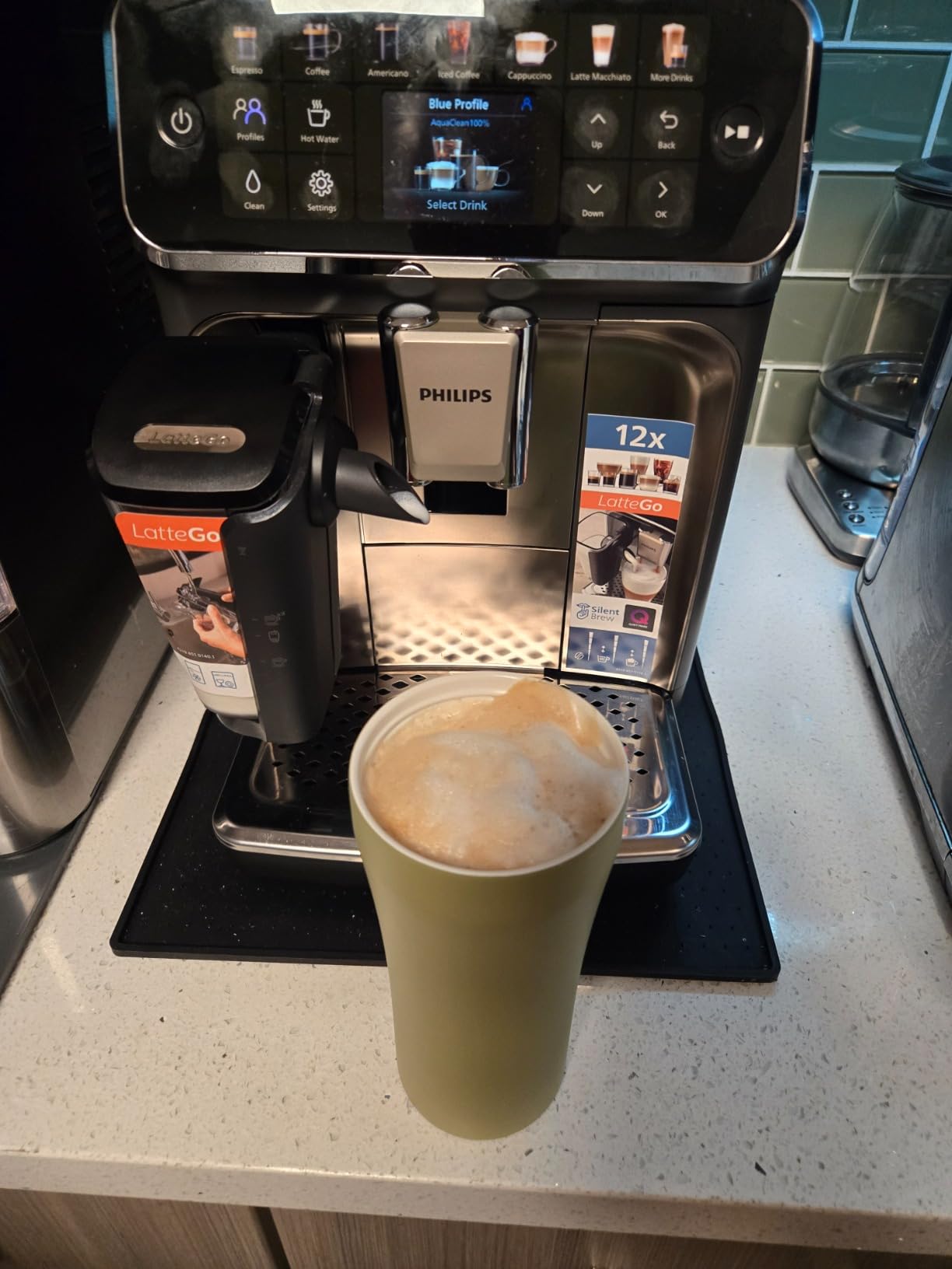 Philips 4400 Series Fully Automatic Espresso Machine, LatteGo Milk System, Integrated Grinder, 12 Hot & Iced Coffee Pre-Sets, Quick Start, SilentBrew, 15-Bar Pressure, Black Chrome (EP4444/90) customer photo 2