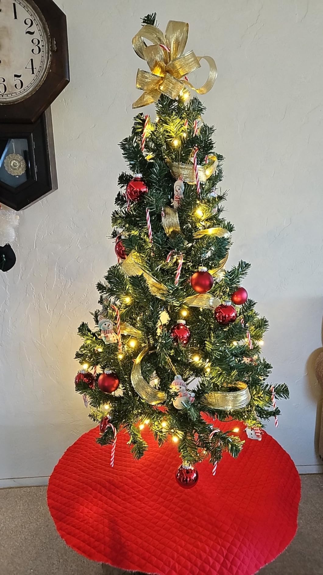 HOMCOM 8ft Snow Flocked Artificial Christmas Tree Hinged Xmas Tree Green | 2003 Tips, Foldable Metal Stand, Easy Assembly, for Home Office Holiday customer photo 2