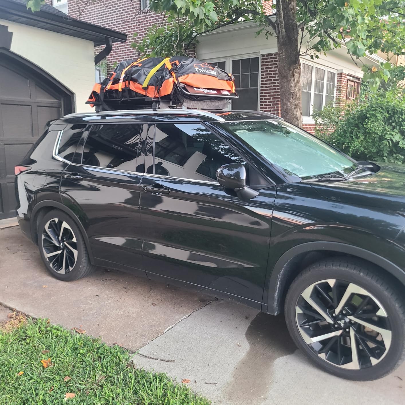 FIVKLEMNZ 30 Cubic Car Rooftop Cargo Carrier Roof Bag Waterproof for All Top of Vehicle with/Without Rack Includes Topper Anti-Slip Mat + Reinforced Straps + 6 Door Hooks + Luggage Lock customer photo 1