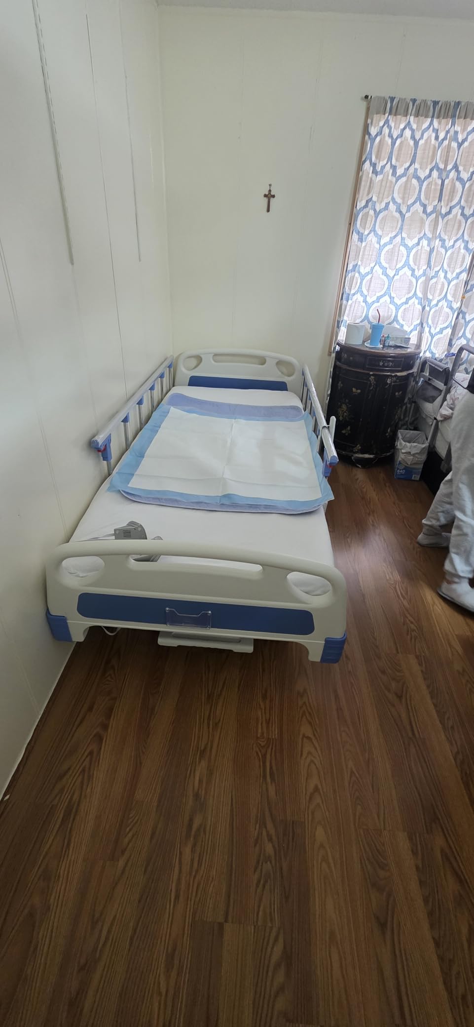 Real Relax Premium 2 Function Full Electric Hospital Bed, ICU Electric Medical Bed with 4 inch Foam Mattress & IV Pole, Dining Table Board and 5 inch Locking Casters, 530LBS Loading customer photo 2