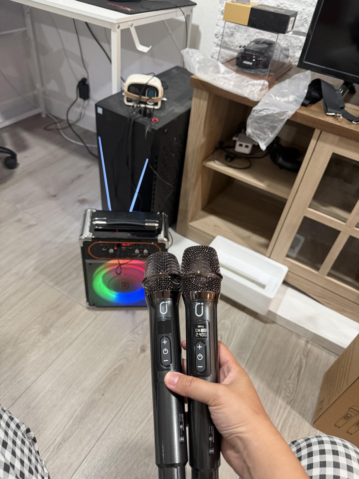 HWWR Karaoke Machine with 2 Wireless 0-Delay Microphones for Adults, Portable Bluetooth 5.3 Speaker with Echo Adjustment and Powerful Sound, Supports TWS/TV/Guitar for Family Party, Backyard BBQ (2 Mics) customer photo 1