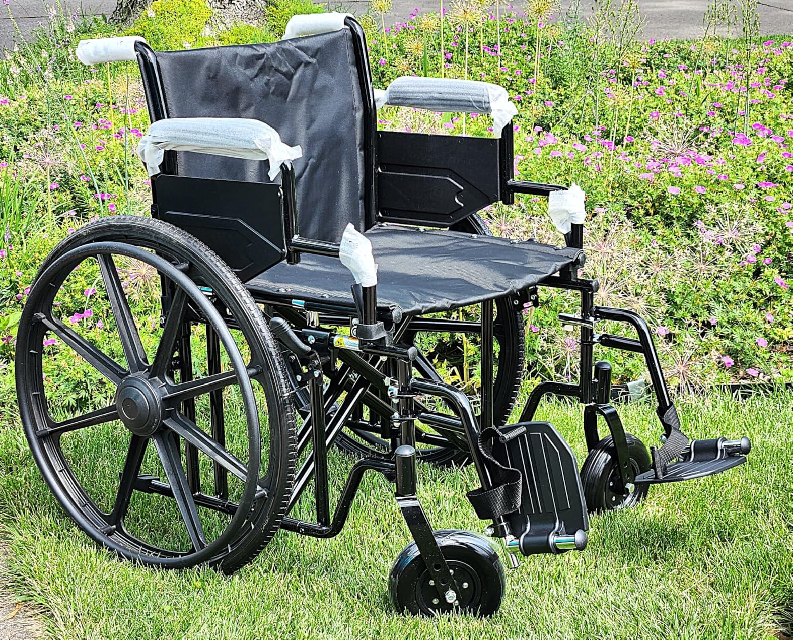 PEPE Mobility Bariatric Wheelchair for Adult, 22 Inch Seat, Supports up to 500 lbs, Sturdy Steel Frame, Black, Heavy Duty Self-Propelled Wheel Chair customer photo 1