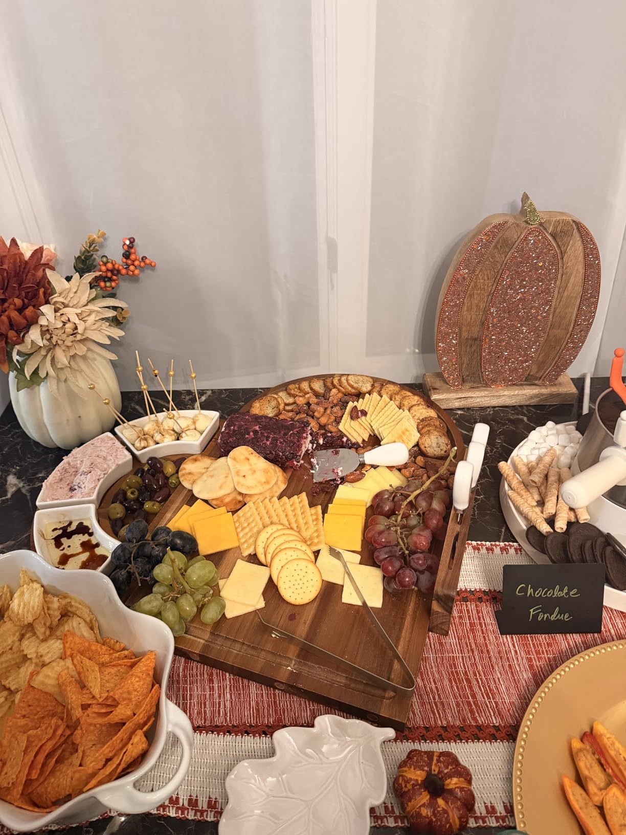 Large Charcuterie Board Set, Acacia Wood, Premium Finish | Magnetic 3-Piece Acacia Wood Design, Reshapes Circle Square Heart, Expands 13 to 26 In, 4 Knives, 3 Dishes, No Oiling Needed customer photo 2