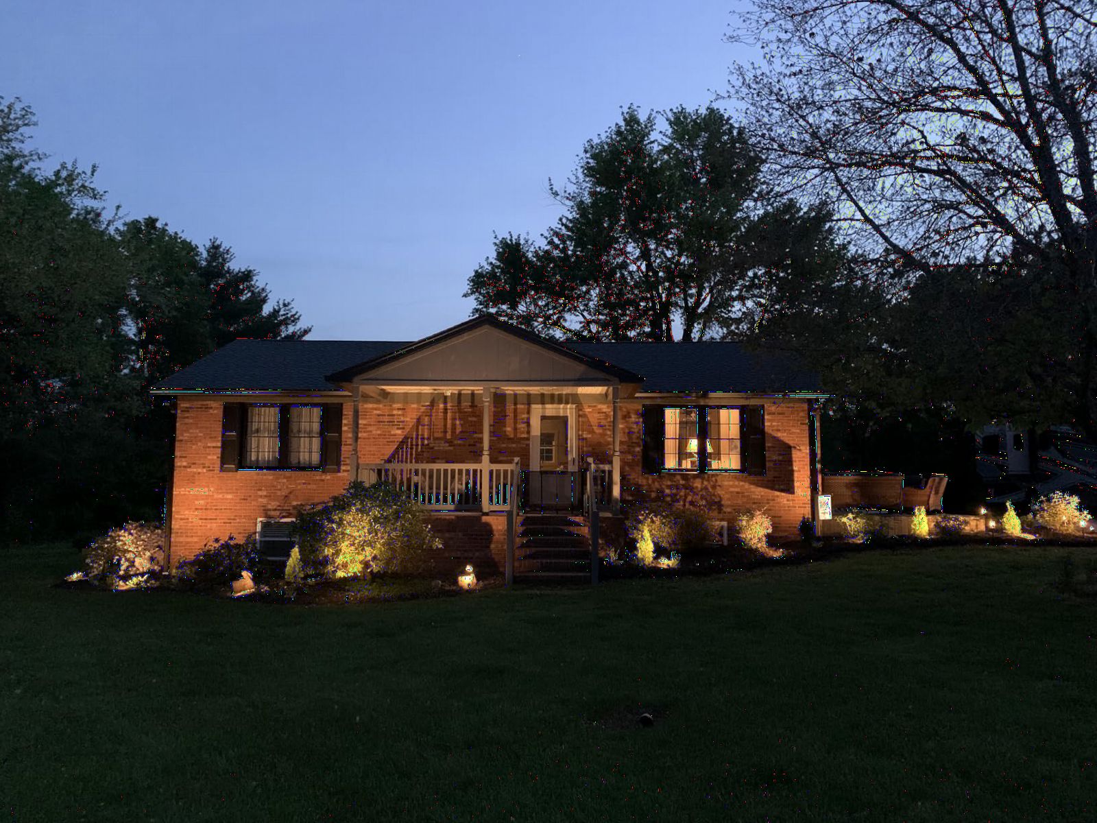 SUNVIE All-in-One LED Low Voltage Landscape Lighting Kit Dusk to Dawn 12PCS customer photo 1