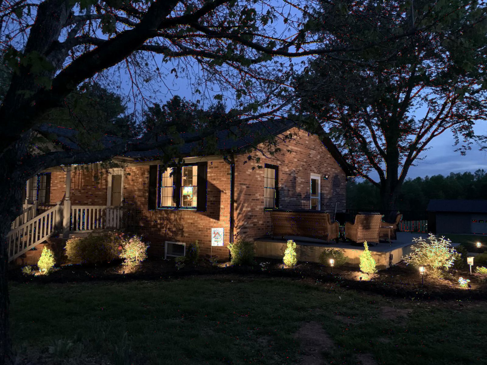SUNVIE All-in-One LED Low Voltage Landscape Lighting Kit Dusk to Dawn 12PCS customer photo 2