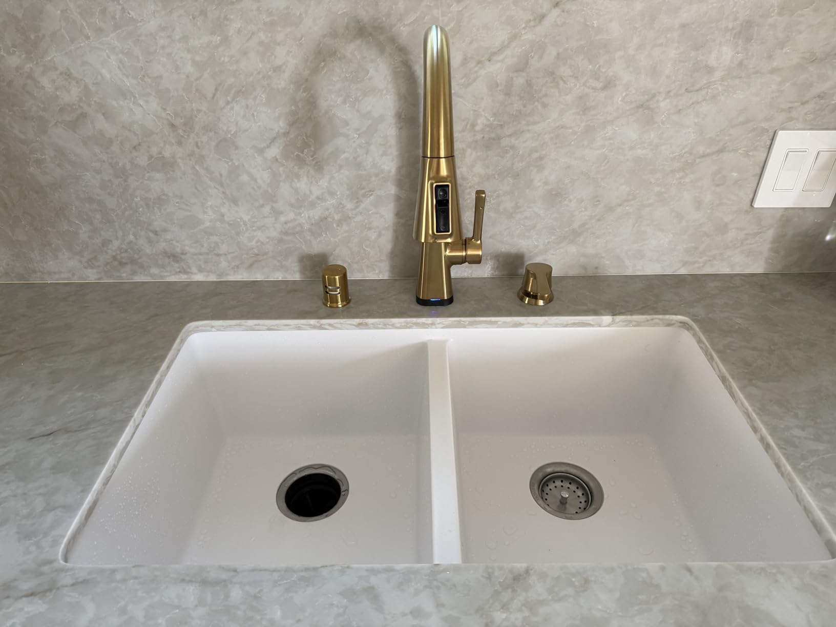 Delta Lenta Touchless Kitchen Faucet with Touch Technology, Brushed Nickel customer photo 1