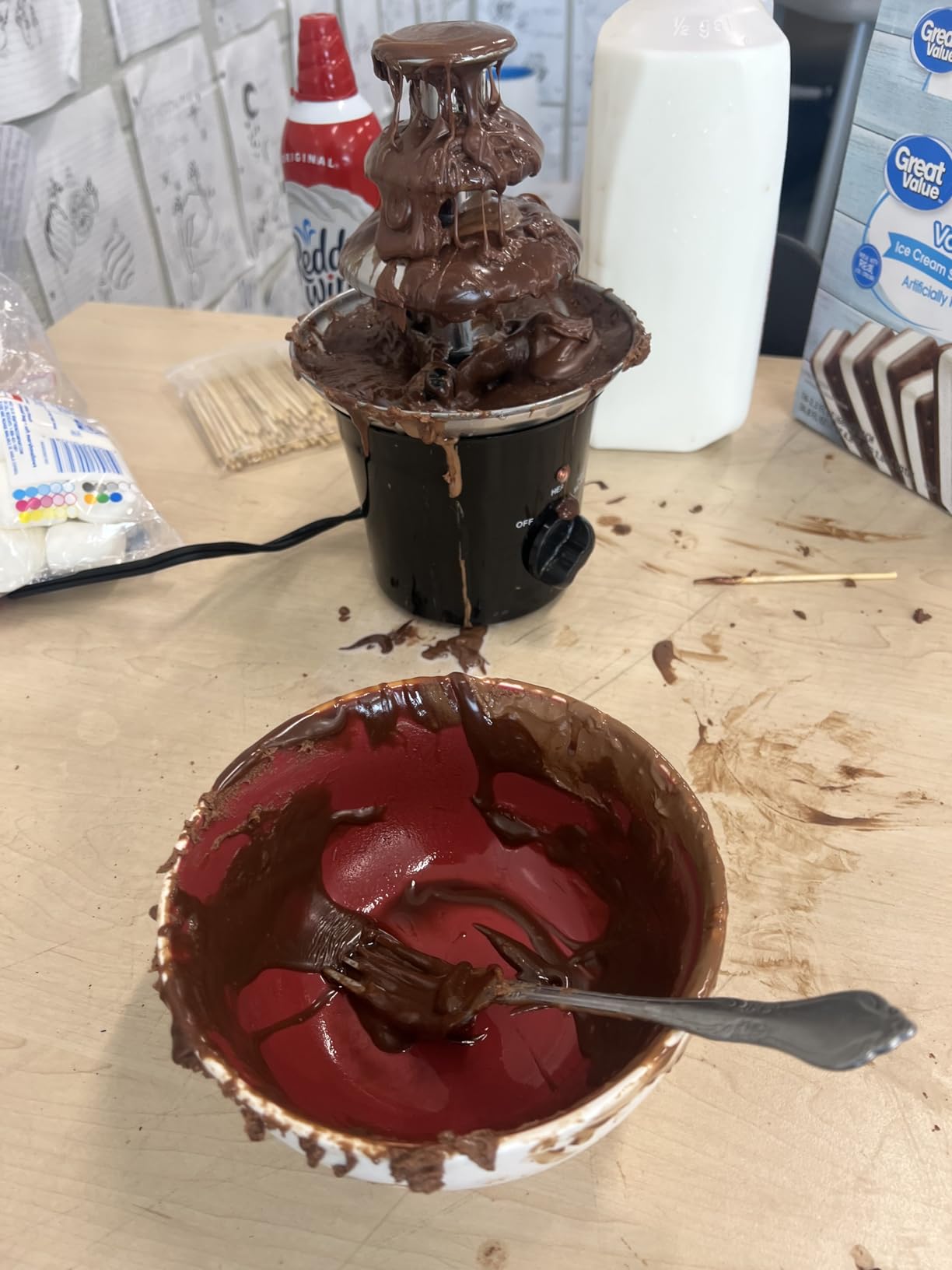 MINI Chocolate Fountain Machine Small Electric Chocolate Fondue Fountain Machine for Party for Candy Butter Cheese (Black) customer photo 2