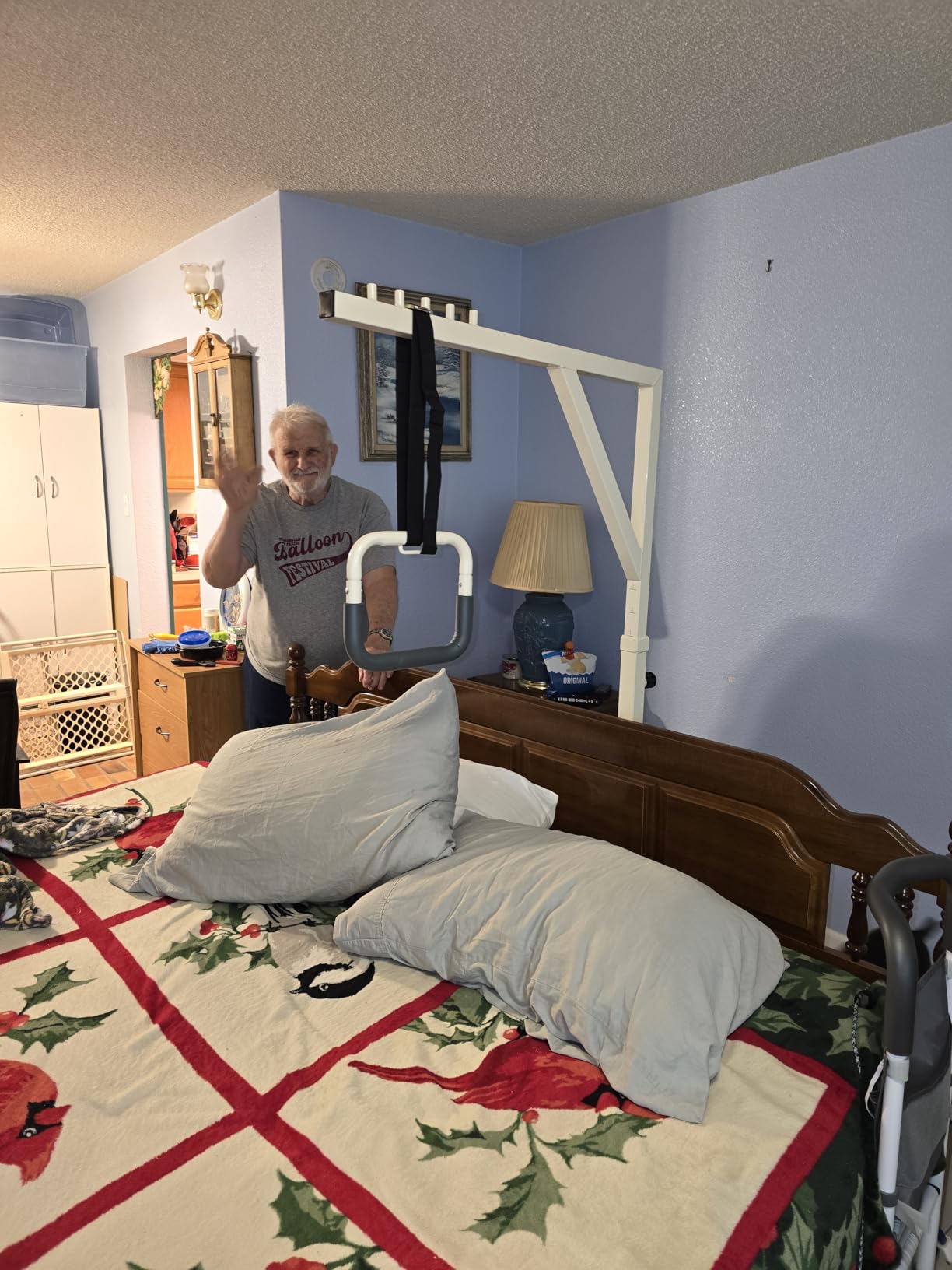 VEVOR Trapeze Bar for Bed Mobility, Heavy-Duty Steel Free Standing Trapeze Bar 250 LBS Weight Capacity, Hospital Bed Pull Up Assist for Elderly & Disabled, Ideal for Hospitals, Nursing Home, Home Care customer photo 2