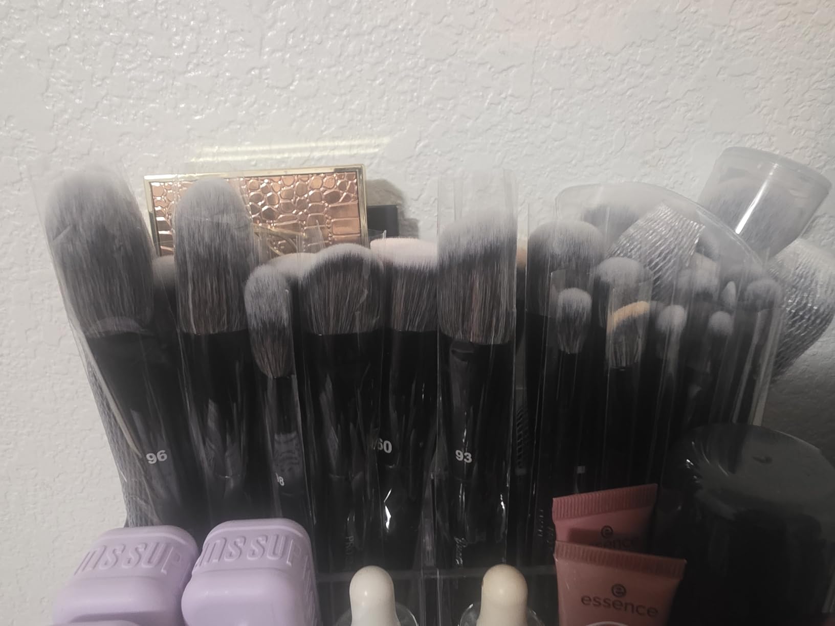 Bueart Design 32Pcs PRO Grade Makeup Brushes Set with Super large Holder, Premium Ultra-soft Synthetic Foundation Contour Powder Blush Concealer Eyeshadow Classic Black Make up Brush customer photo 1