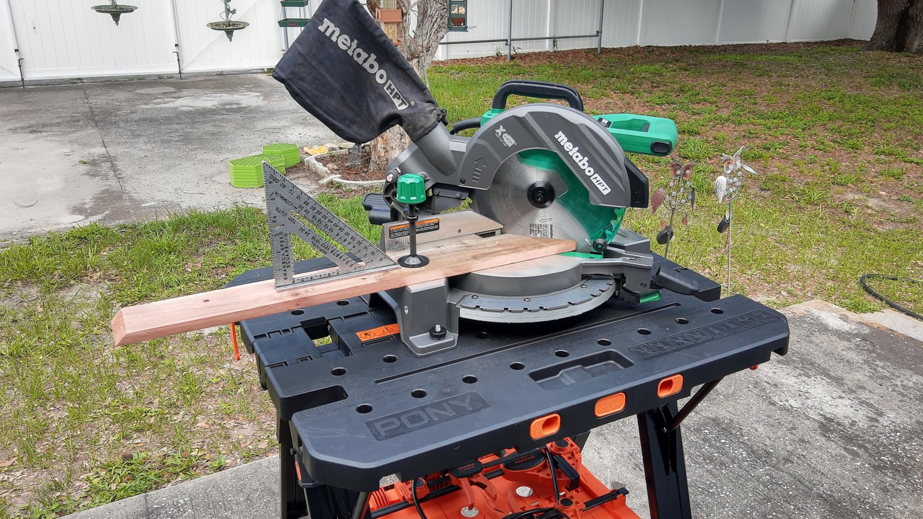Metabo HPT 10-Inch Single Bevel Compound Miter Saw, 15-Amp Power Saw with Xact Cut Shadow Line, Precision Miter Angles, Single Bevel 0-45°, 40T TCT Miter Saw Blade, Lightweight Design, C10FCG2 customer photo 1