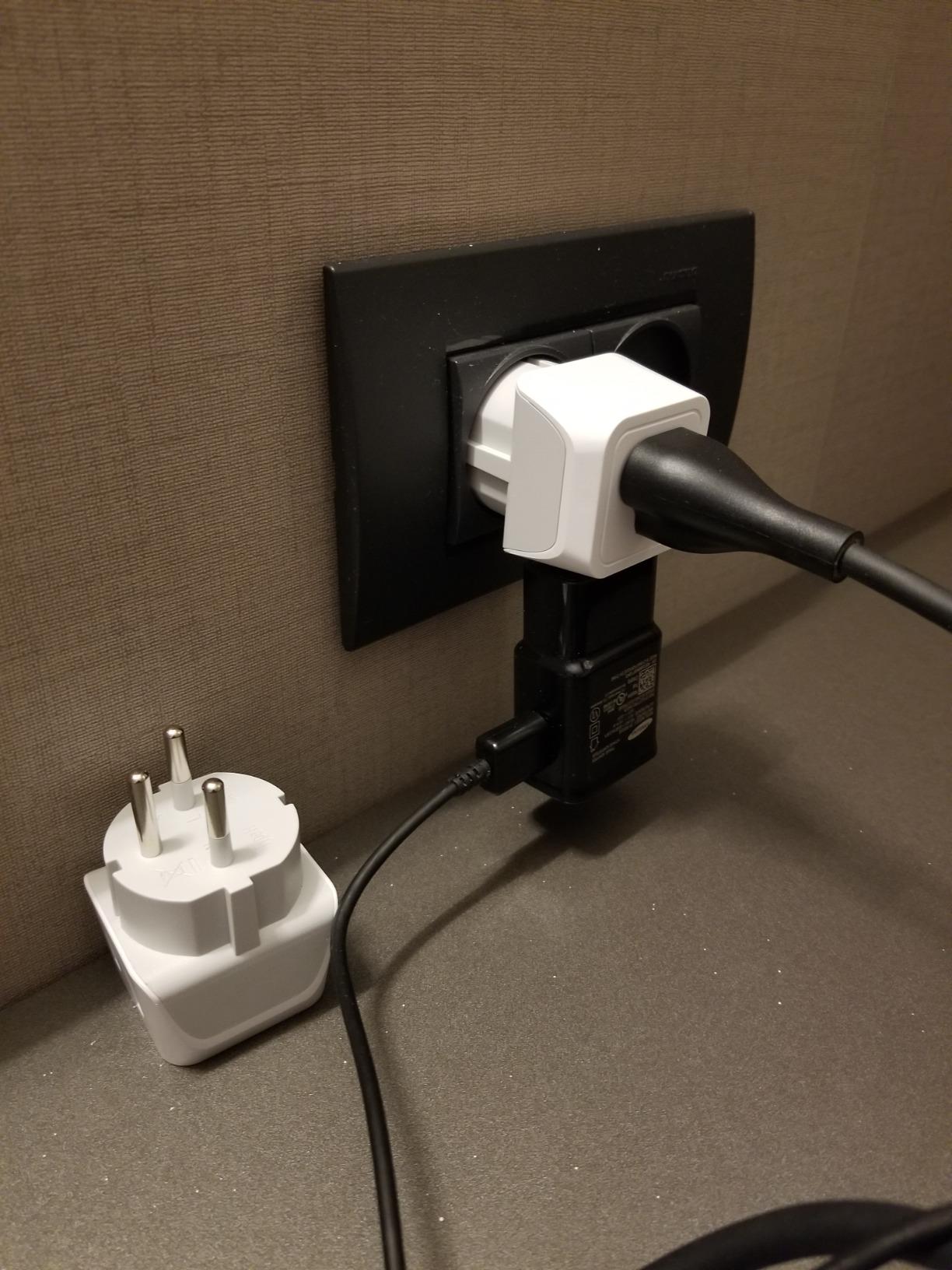 Ceptics Universal Travel Adapter, GAN 100W, 4 USB Ports & 2 Input Sockets | 7 in 1 Design, International Power Adapter with Type A, C, G, I Plugs, Universal + USA/JP Input, 100W Retractable USB-C Cable customer photo 1