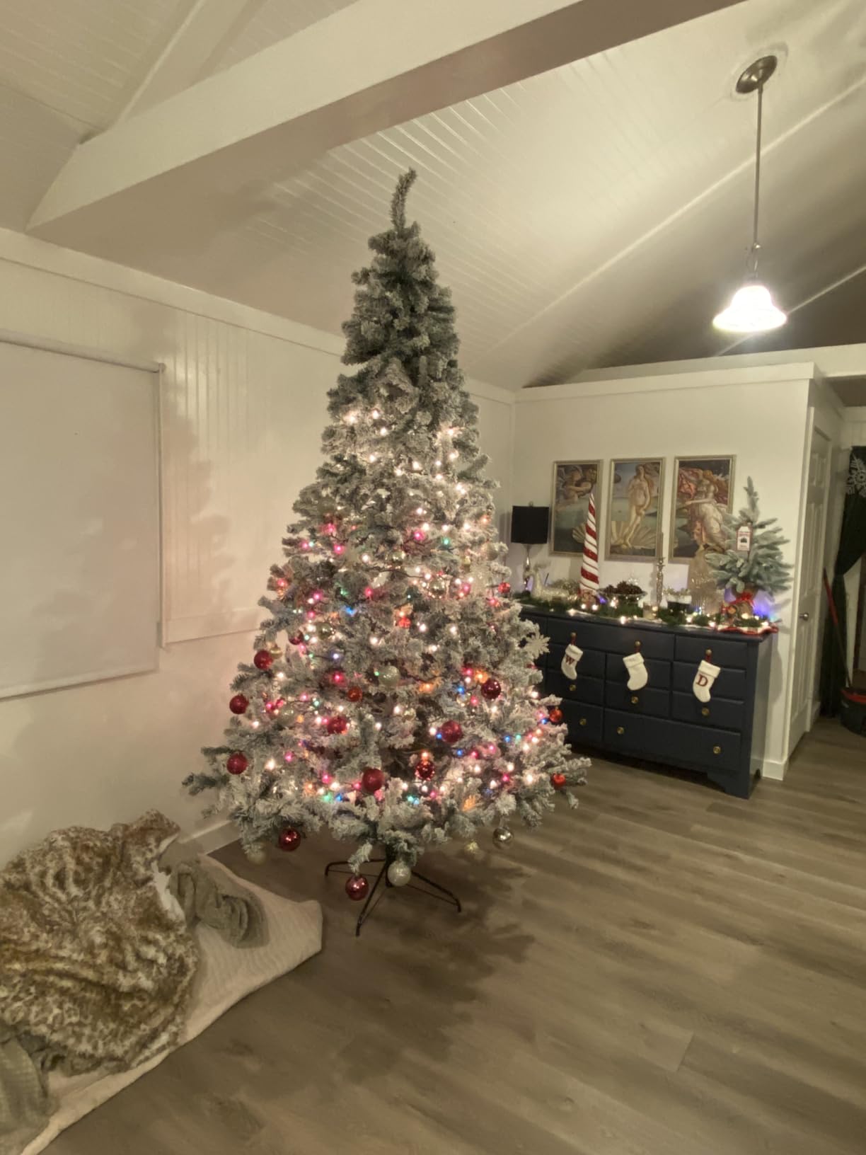 COSTWAY 4 FT Pre-lit Christmas Tree, Artificial Holiday Xmas Tree | 100 Warm White & Multicolored Lights, 11 Modes, 300 Branch Tips, Metal Support customer photo 2