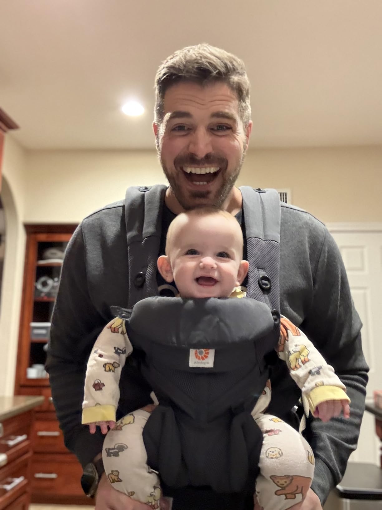 Ergobaby Omni Classic Baby Carrier for Newborn to Toddlers 0-48 Months (7-45 lbs) - 4-Position Breathable Mesh Baby Carrier with Ergonomic Support - Soft Olive customer photo 1