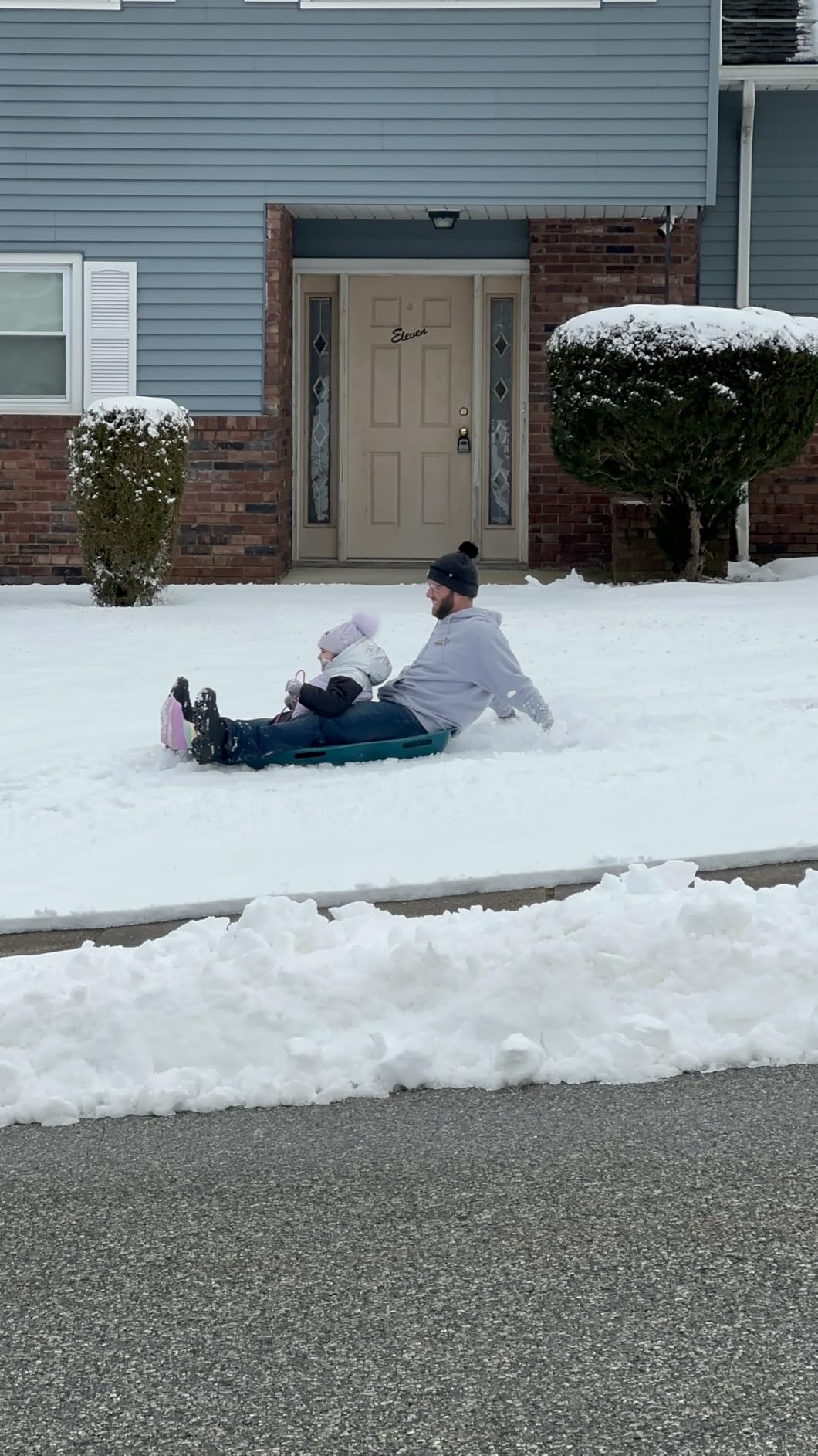 Retrospec Retrorider Plastic Snow Sled - Toboggan Style with Pull Rope, Cold-Resistant Coating, and Hard Bottom for Smooth Downhill Rides customer photo 2