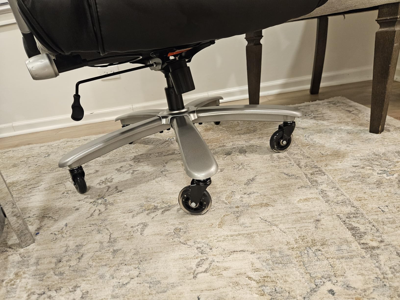 FLEXISPOT 600lbs Big and Tall Office Chair for Heavy People, Heavy Duty Computer Desk Chair with Dynamic Lumbar Support 2D Armrest Blade Wheels, Chairs for Home Office Gaming Working, Leather, Black customer photo 1