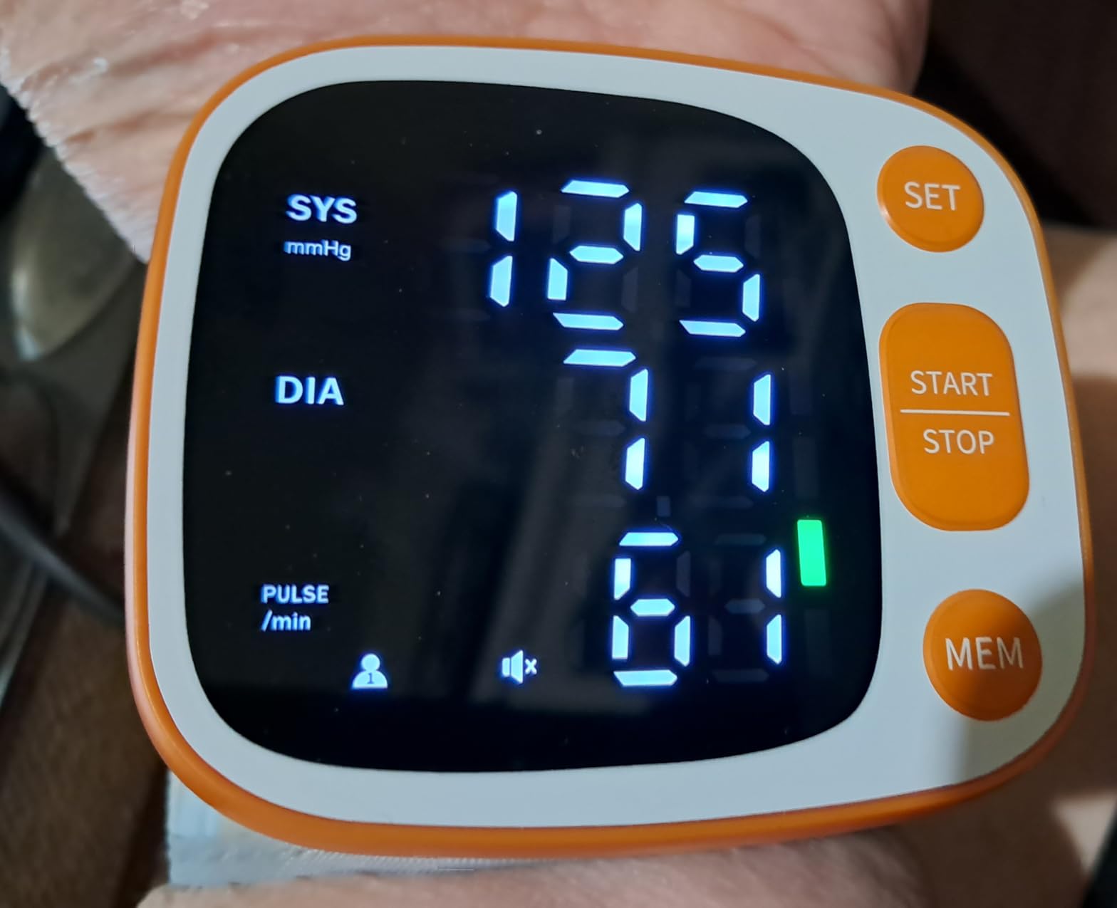 Oklar Blood Pressure Monitors for Home Use Rechargeable Wrist Digital BP Machine Cuff with LED Backlit Display, Voice Broadcast, 240 Memory Storage for 2 Users with Carrying Case, Grey customer photo 2