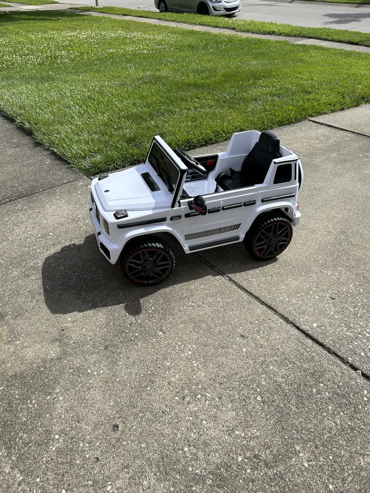 Mercedes-Benz Licensed G63 12V Kids Ride On Car, Ride on Toys with Parental Remote Control, Durable Material Body, Upgraded Motors, LED Lights & Music, Safe Electric Car for Toddlers, Black customer photo 2