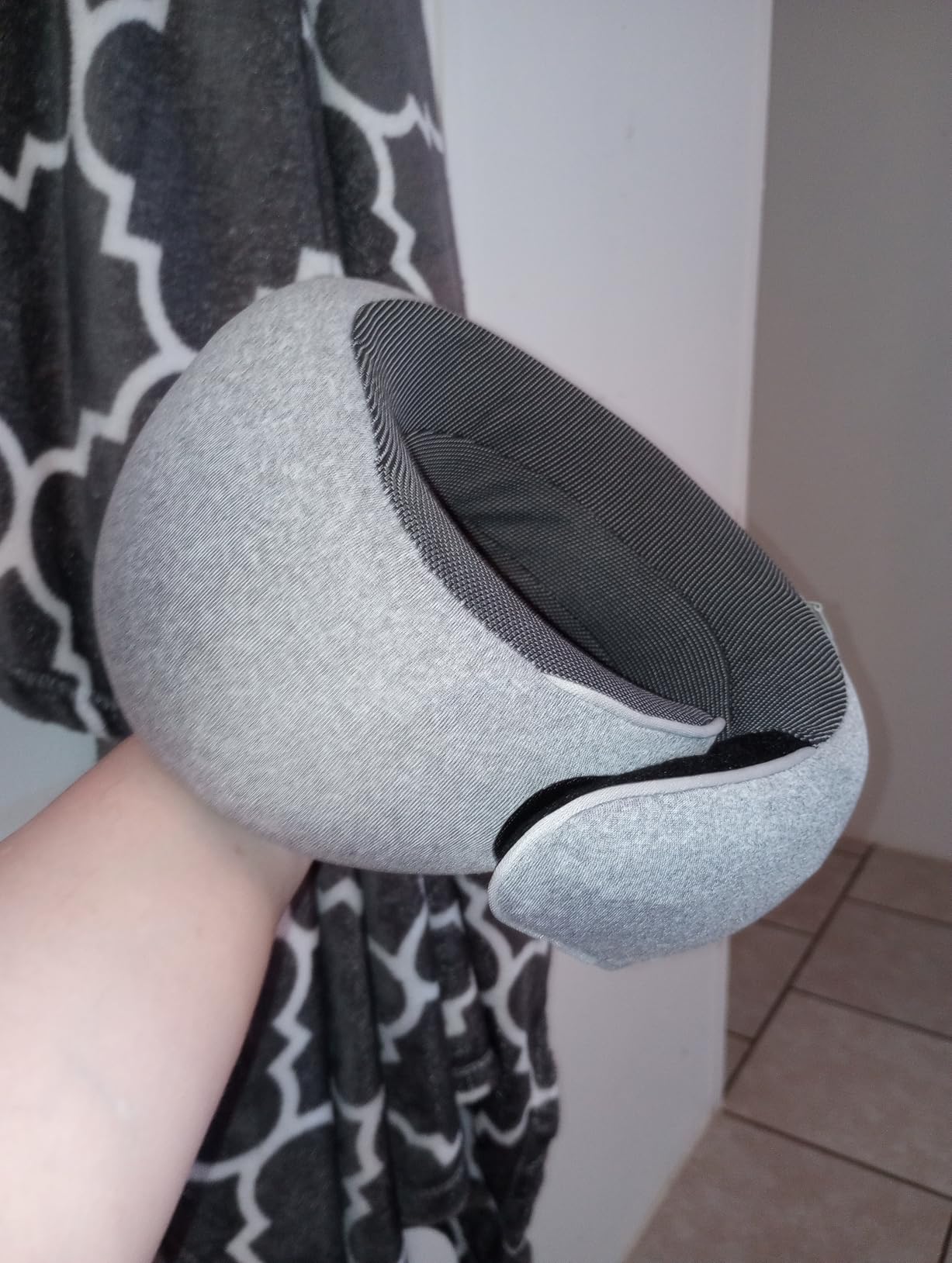 Purroch G-Shape Memory Foam Travel Neck Pillow, Medium Gray, 100% Pure Foam Ergonomic Support for Airplane Flights, Car Trips And Office Naps, Includes Eye Mask and Ear Plugs customer photo 1