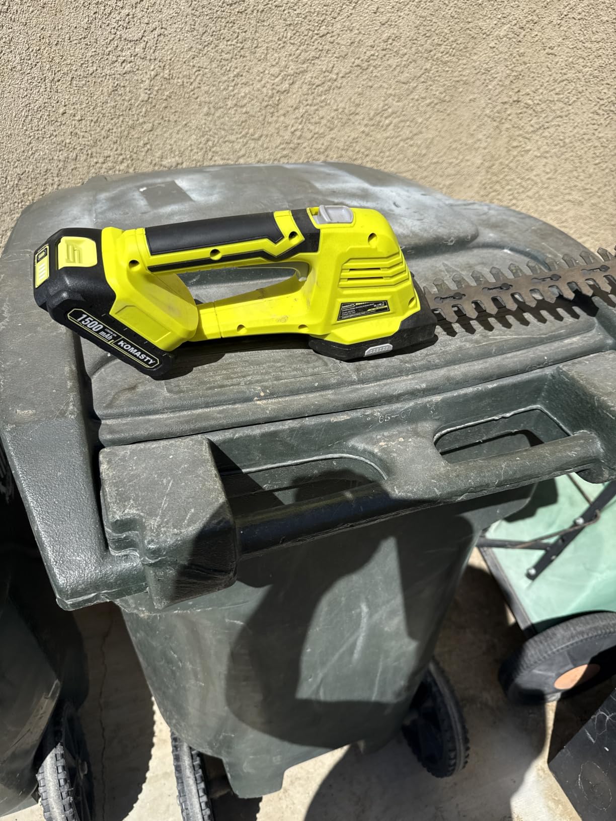 20V Hedge Trimmer Cordless with 2 Battery and Charger, 2 in 1 Bush Trimmer | Electric Hedge Shears, Battery Powered Shrub Trimmers with 2 Blades, Mini Handheld Grass Cutter Yard Tool, Gifts for Men, Dad customer photo 1