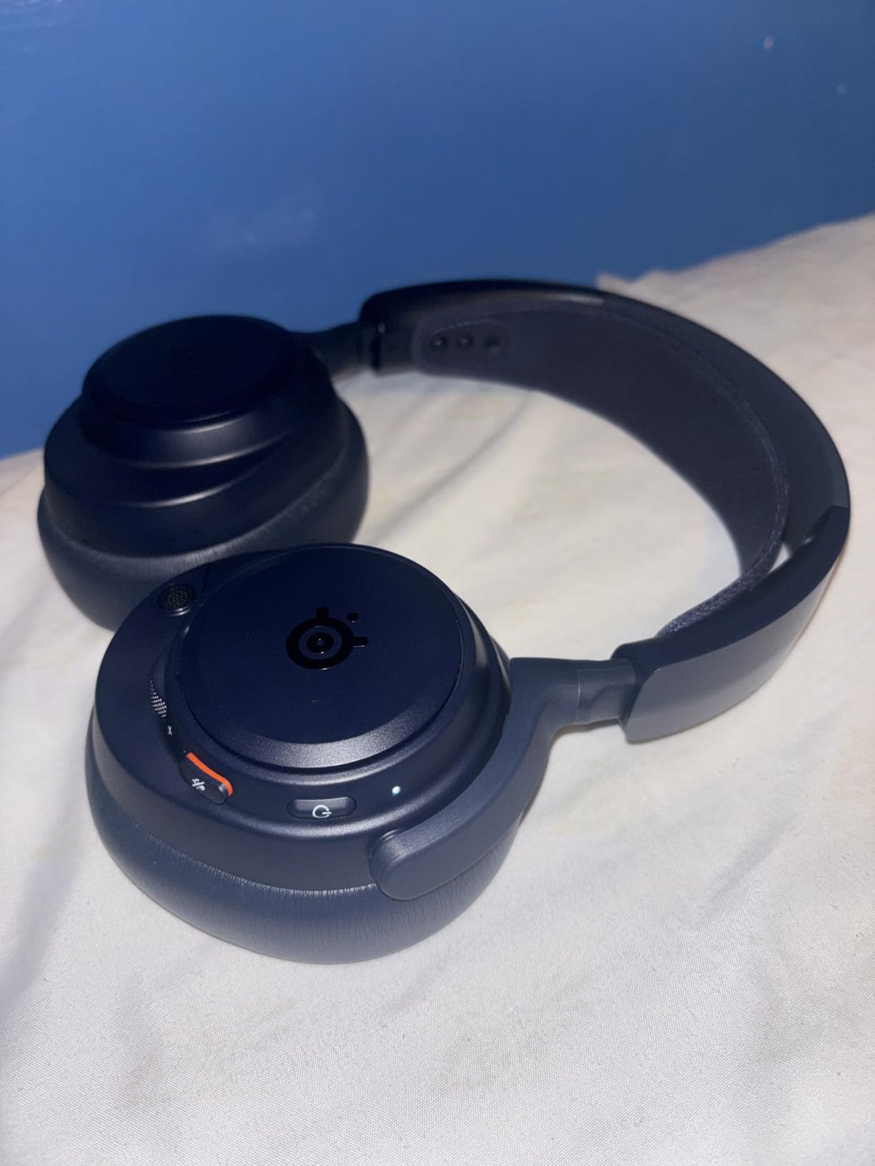 SteelSeries Arctis Nova Pro Omni - Hi-Res Wireless Gaming Headset, 96kHz/24bit, ANC, ClearCast Pro Mic, AI Noise Rejection, Mobile App, Mix 2.4GHz + BT, OmniPlay PC+PlayStation+Xbox customer photo 1